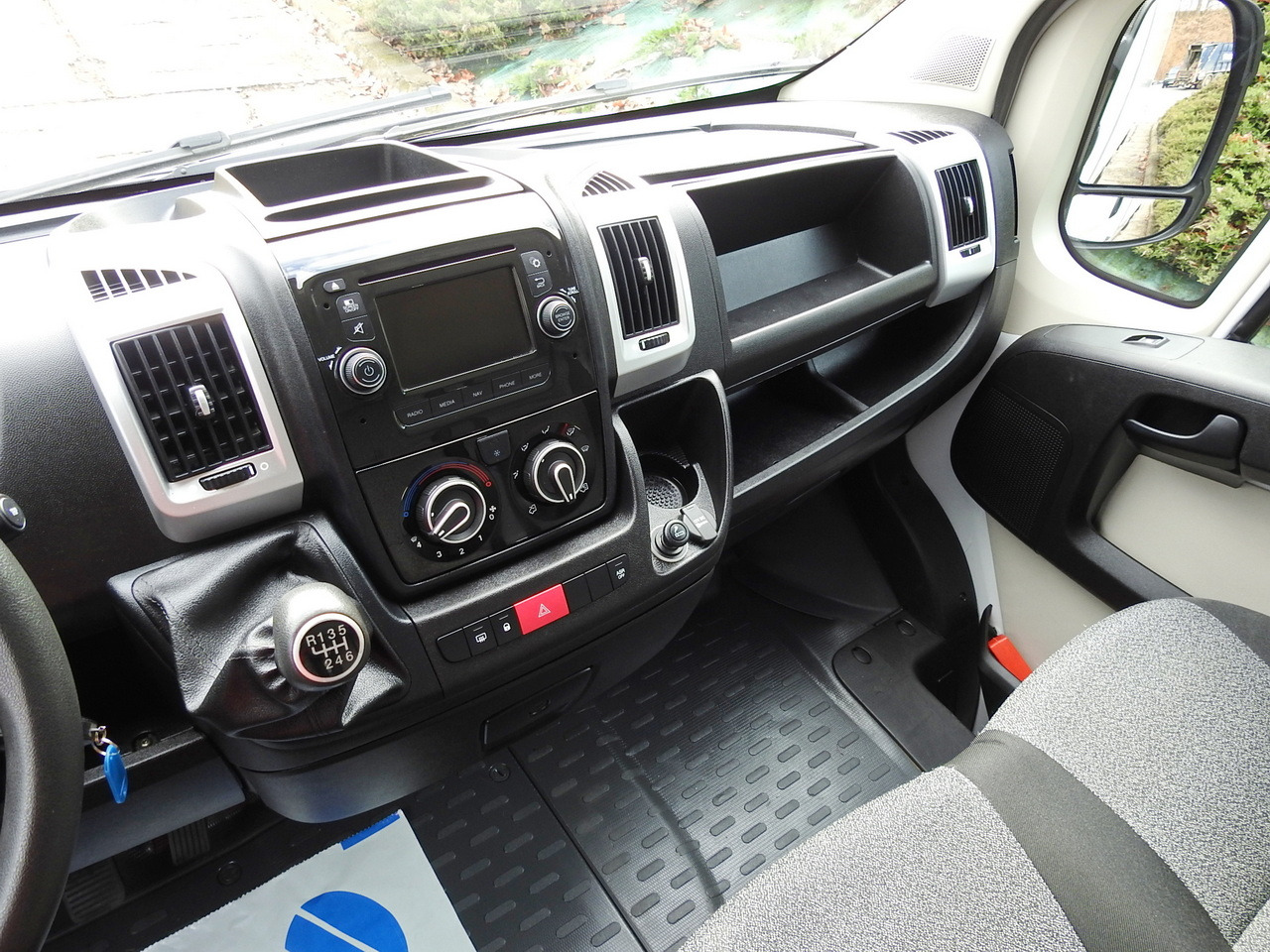Επαγγελματικό αυτοκίνητο κόφα FIAT DUCATO BOX LIFT 8 PALLETS CRUISE CONTROL NAVIGATION AIR CONDITIONING LED LIGHTS  130HP: φωτογραφία 32