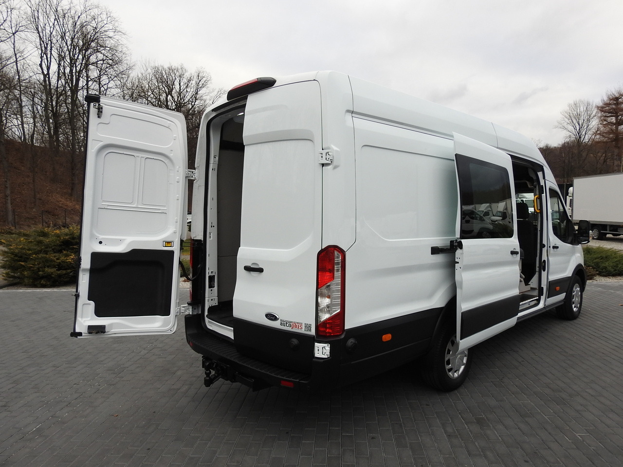 FORD TRANSIT BOX DELIVERY VAN 6 SEATS CRUISE CONTROL AIR CONDITIONING 185HP - Βαν: φωτογραφία 3 FORD TRANSIT BOX DELIVERY VAN 6 SEATS CRUISE CONTROL AIR CONDITIONING 185HP - Βαν: φωτογραφία 3