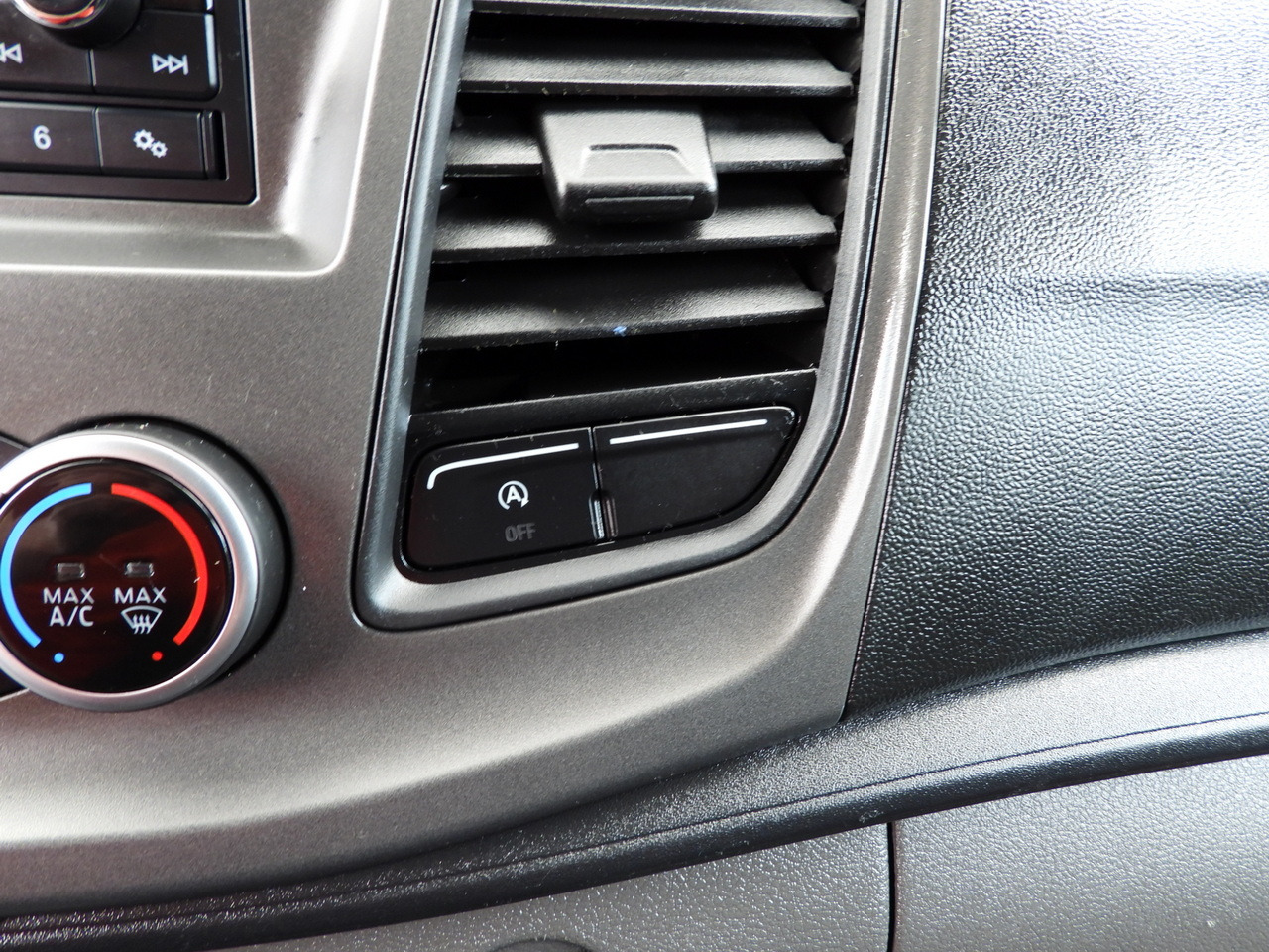 Επαγγελματικό αυτοκίνητο κόφα FORD TRANSIT  BOX LIFT 8 PALLETS CRUISE CONTROL LED LIGHTS AIR CONDITIONING  130HP: φωτογραφία 46