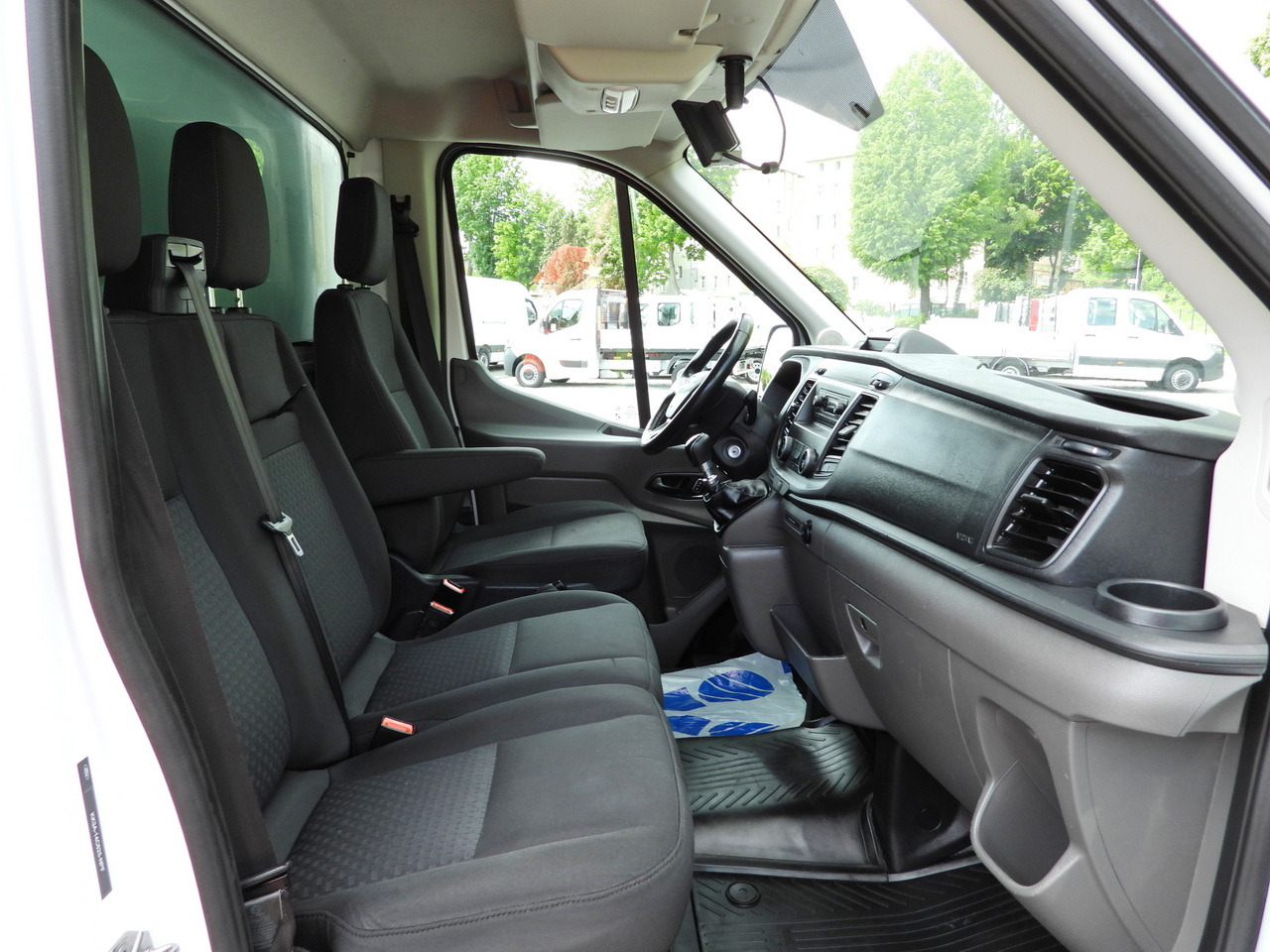 Επαγγελματικό αυτοκίνητο κόφα FORD TRANSIT  BOX LIFT 8 PALLETS CRUISE CONTROL LED LIGHTS AIR CONDITIONING  130HP: φωτογραφία 49