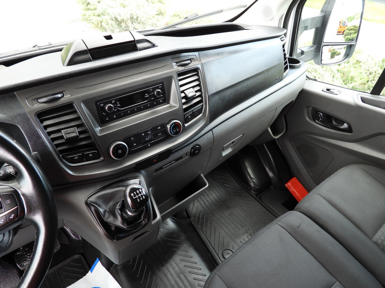 Επαγγελματικό αυτοκίνητο κόφα FORD TRANSIT  BOX LIFT 8 PALLETS CRUISE CONTROL LED LIGHTS AIR CONDITIONING  130HP: φωτογραφία 42