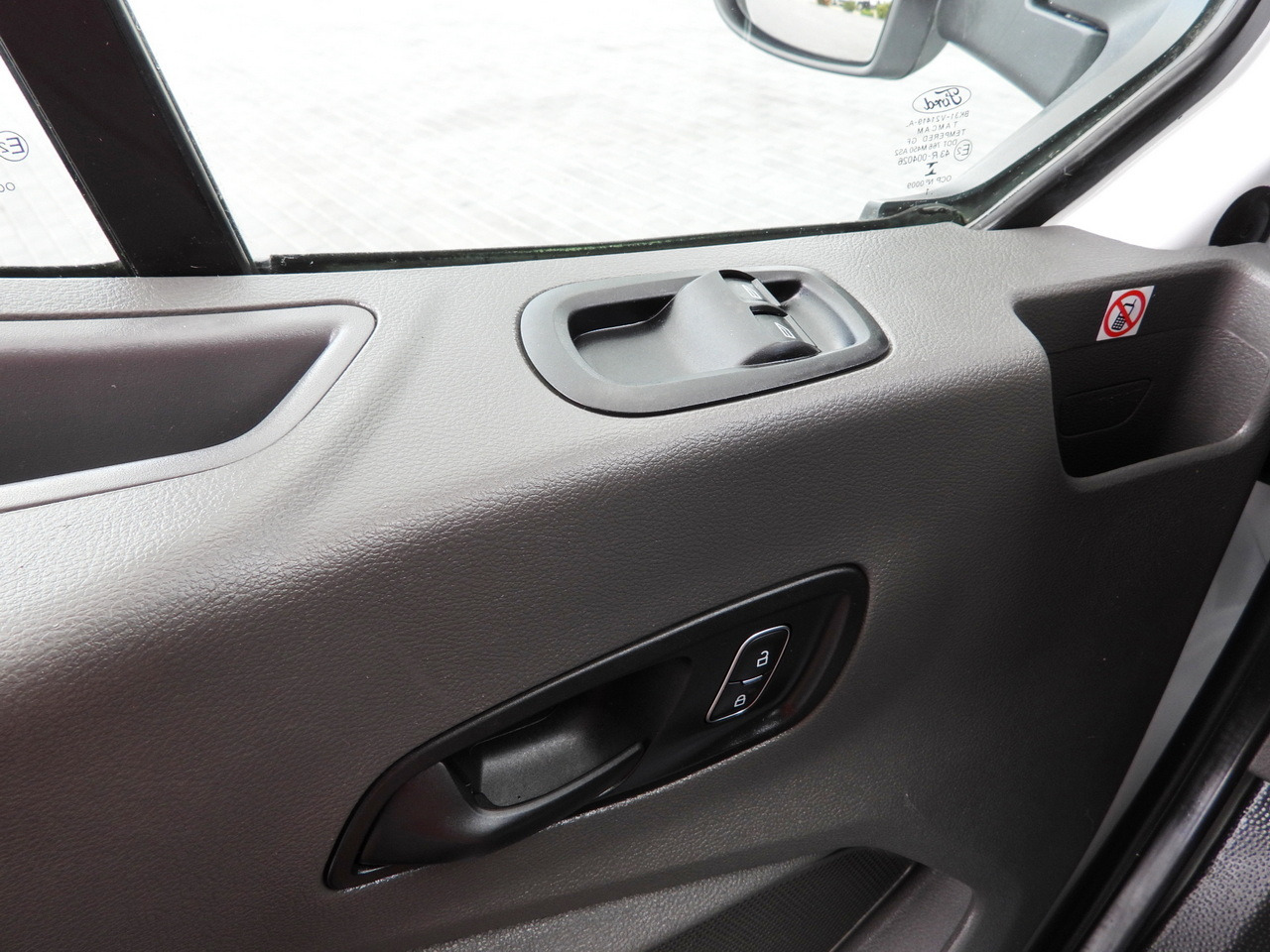 Επαγγελματικό αυτοκίνητο κόφα FORD TRANSIT  BOX LIFT 8 PALLETS CRUISE CONTROL LED LIGHTS AIR CONDITIONING  130HP: φωτογραφία 36