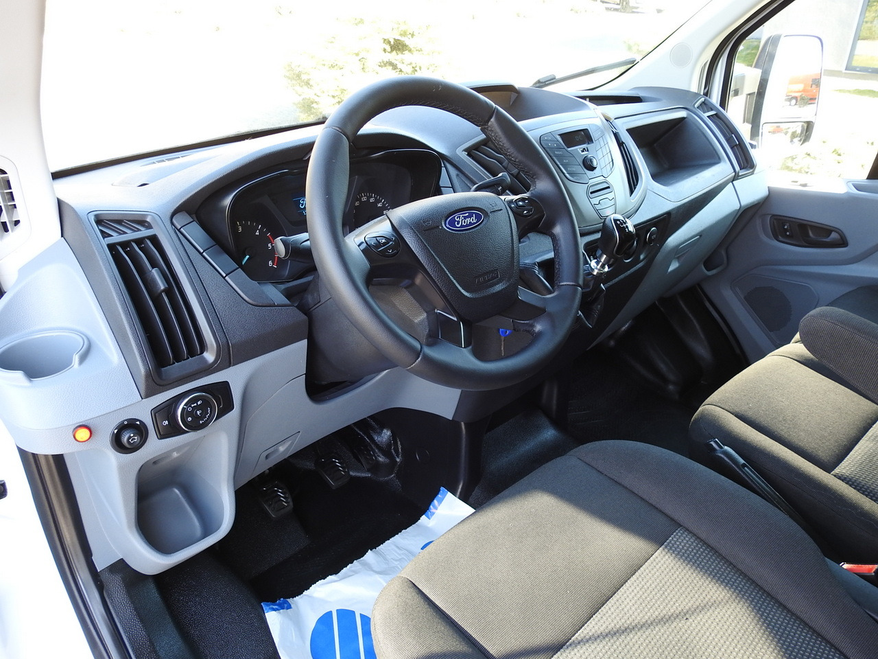 FORD TRANSIT BOX LIFT 8 PALLETS TWIN WHEELS AIR CONDITIONING 130HP - Επαγγελματικό αυτοκίνητο κόφα: φωτογραφία 2 FORD TRANSIT BOX LIFT 8 PALLETS TWIN WHEELS AIR CONDITIONING 130HP - Επαγγελματικό αυτοκίνητο κόφα: φωτογραφία 2