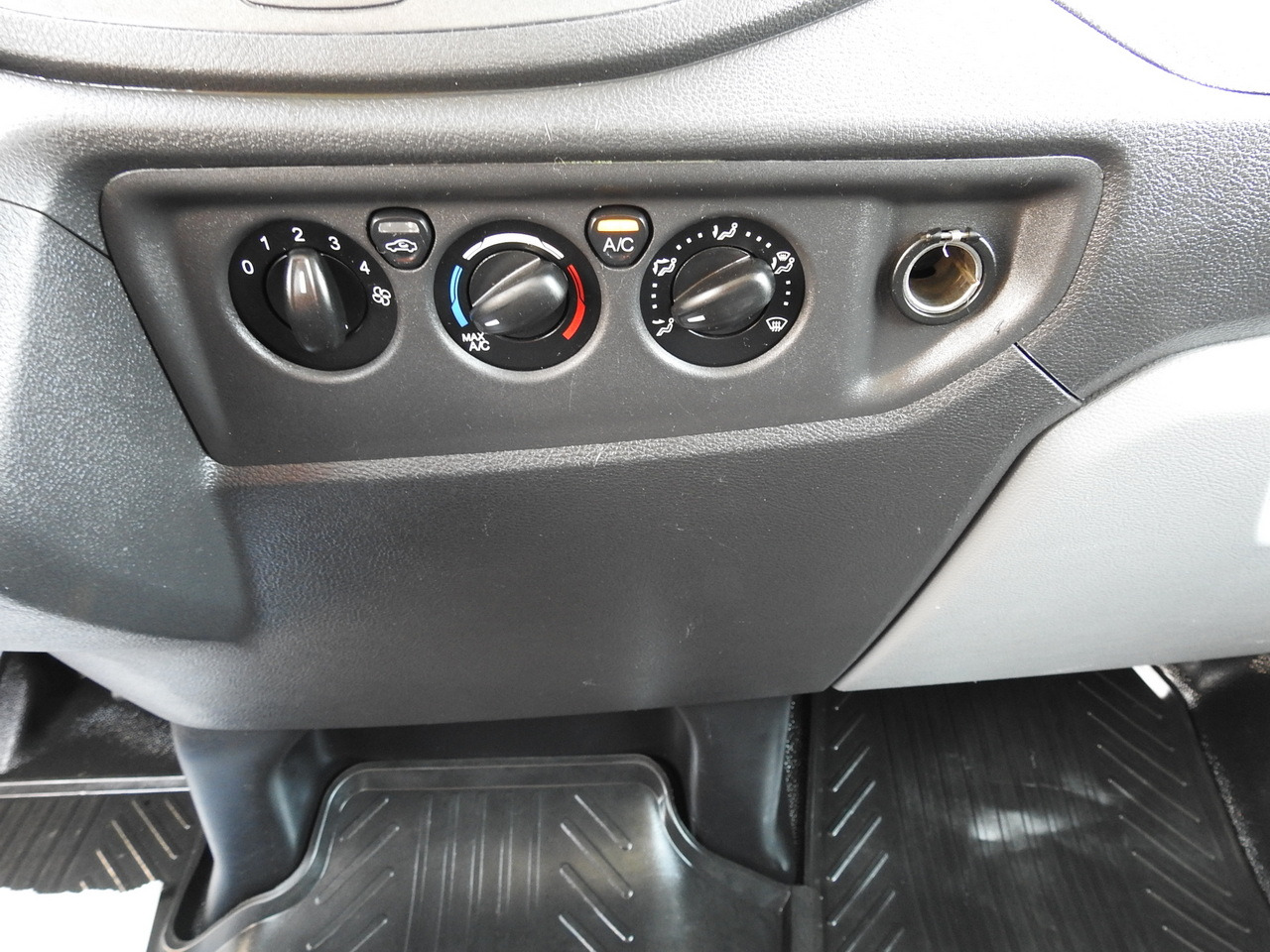 Μικρό φορτηγό με καρότσα FORD TRANSIT STAKE BODY DOUBLE CABIN DOKA 7 SEATS AIR CONDITIONING  130HP: φωτογραφία 27