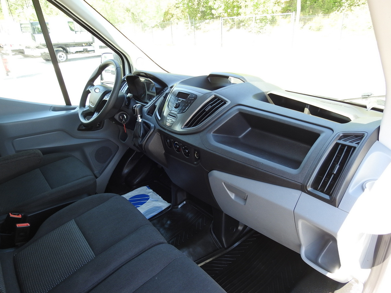 Μικρό φορτηγό με καρότσα FORD TRANSIT STAKE BODY DOUBLE CABIN DOKA 7 SEATS AIR CONDITIONING  130HP: φωτογραφία 31