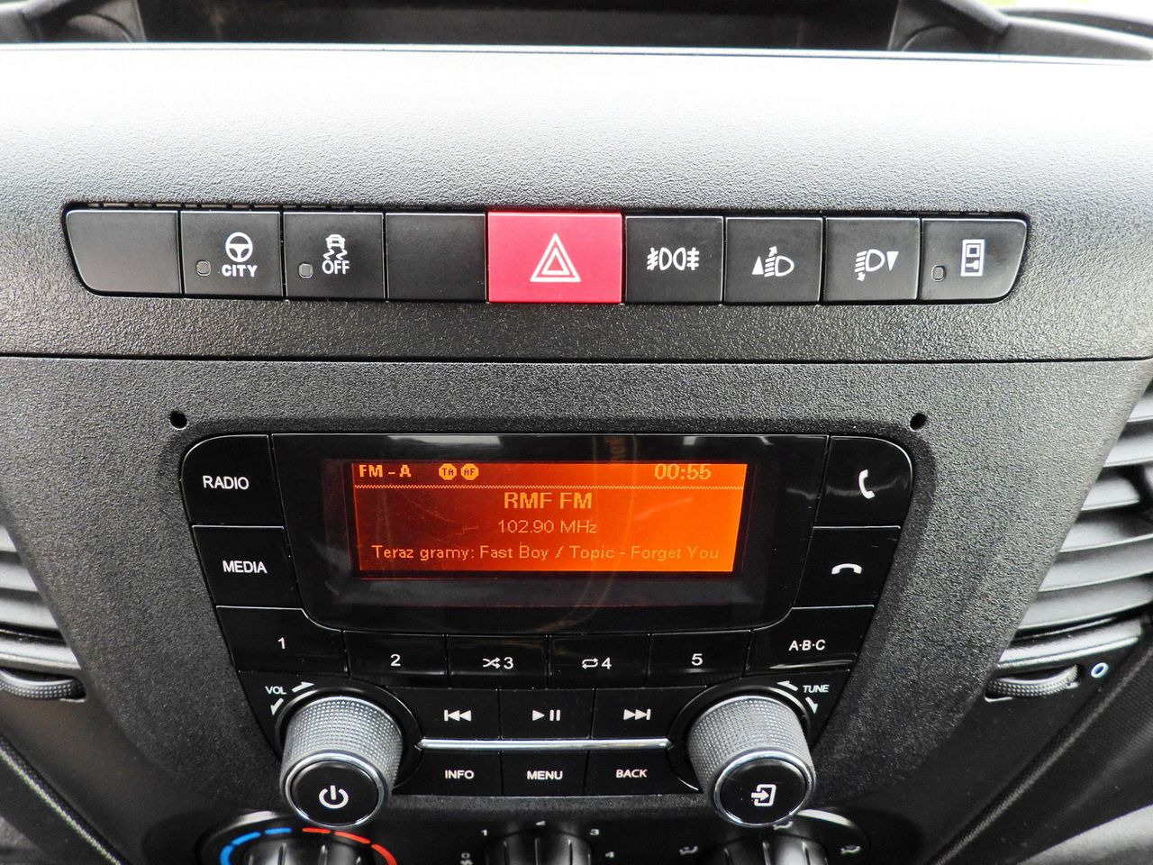 Όχημα με ανατρεπομενη καροτσα IVECO DAILY 35C14 TIPPER CRUISE CONTROL TWIN WHEELS AIR CONDITIONING 140HP: φωτογραφία 34 Όχημα με ανατρεπομενη καροτσα IVECO DAILY 35C14 TIPPER CRUISE CONTROL TWIN WHEELS AIR CONDITIONING 140HP: φωτογραφία 34