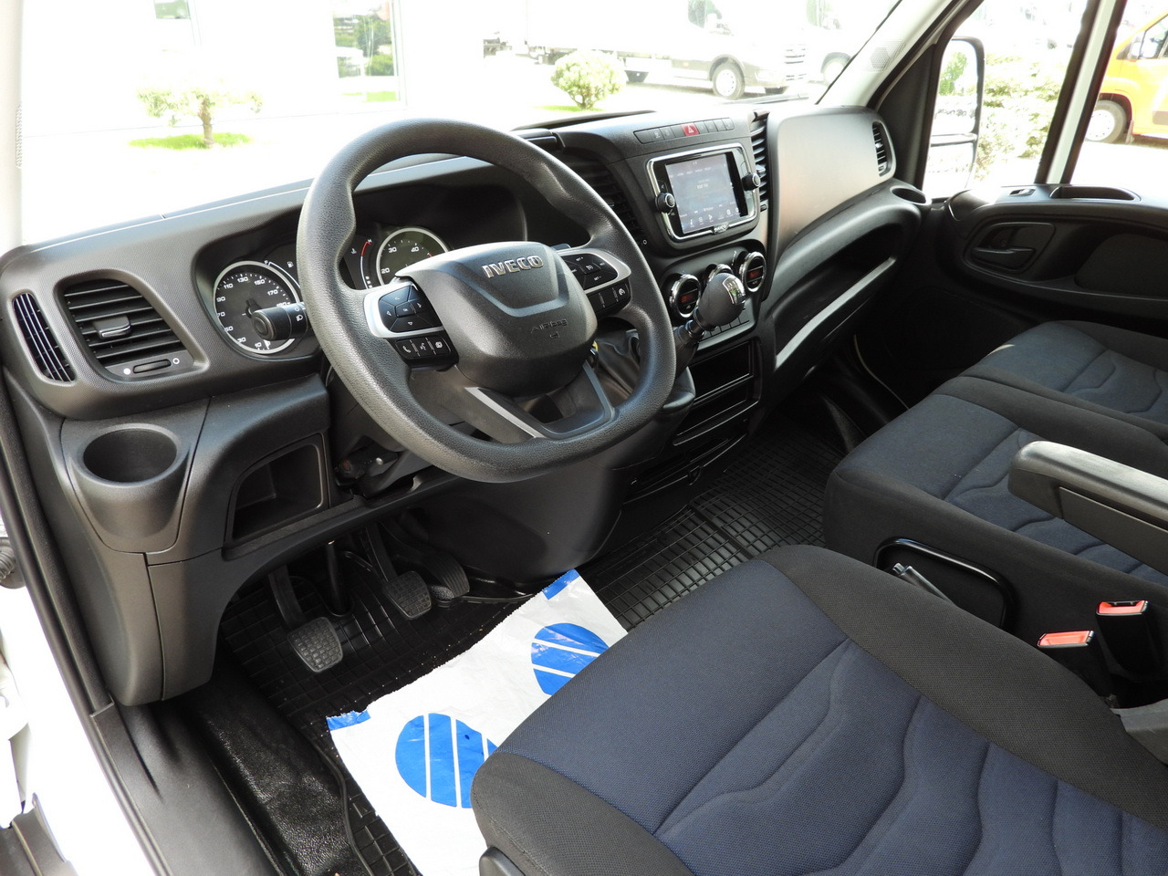 IVECO DAILY 35C16 BOX LIFT 8 PALLETS CRUISE CONTROL TWIN WHEELS AIR CONDITIONING 160HP - Επαγγελματικό αυτοκίνητο κόφα: φωτογραφία 2 IVECO DAILY 35C16 BOX LIFT 8 PALLETS CRUISE CONTROL TWIN WHEELS AIR CONDITIONING 160HP - Επαγγελματικό αυτοκίνητο κόφα: φωτογραφία 2