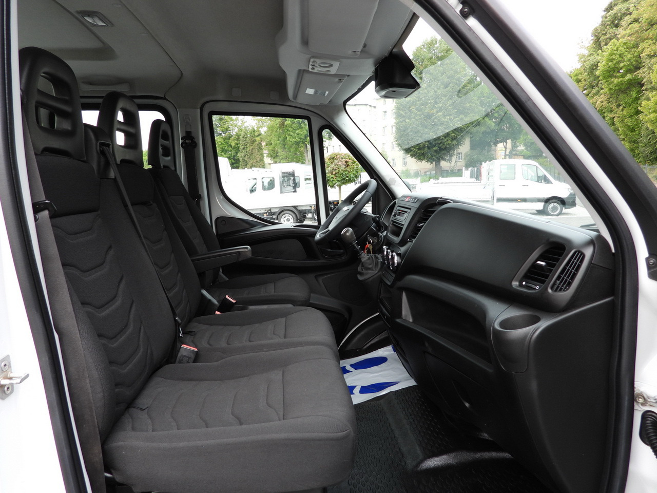 Διπλοκάμπινο ελαφρύ επαγγελματικό IVECO DAILY 35C17 STAKE BODY DOUBLE CABIN DOKA 7 SEATS CRUISE CONTROL TWIN WHEELS AIR CONDITIONING 170HP: φωτογραφία 35 Διπλοκάμπινο ελαφρύ επαγγελματικό IVECO DAILY 35C17 STAKE BODY DOUBLE CABIN DOKA 7 SEATS CRUISE CONTROL TWIN WHEELS AIR CONDITIONING 170HP: φωτογραφία 35