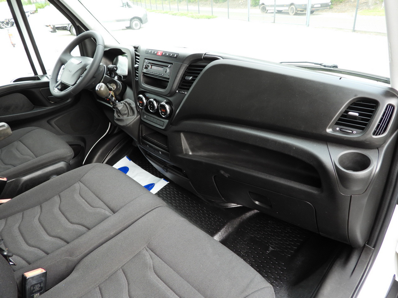 Διπλοκάμπινο ελαφρύ επαγγελματικό IVECO DAILY 35C17 STAKE BODY DOUBLE CABIN DOKA 7 SEATS CRUISE CONTROL TWIN WHEELS AIR CONDITIONING 170HP: φωτογραφία 36 Διπλοκάμπινο ελαφρύ επαγγελματικό IVECO DAILY 35C17 STAKE BODY DOUBLE CABIN DOKA 7 SEATS CRUISE CONTROL TWIN WHEELS AIR CONDITIONING 170HP: φωτογραφία 36