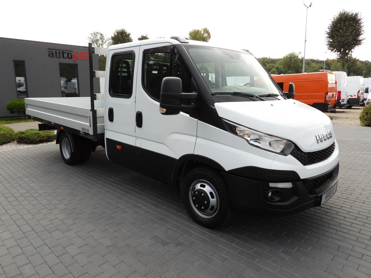 IVECO DAILY 35C17 STAKE BODY DOUBLE CABIN DOKA 7 SEATS CRUISE CONTROL TWIN WHEELS AIR CONDITIONING 170HP - Διπλοκάμπινο ελαφρύ επαγγελματικό: φωτογραφία 4 IVECO DAILY 35C17 STAKE BODY DOUBLE CABIN DOKA 7 SEATS CRUISE CONTROL TWIN WHEELS AIR CONDITIONING 170HP - Διπλοκάμπινο ελαφρύ επαγγελματικό: φωτογραφία 4