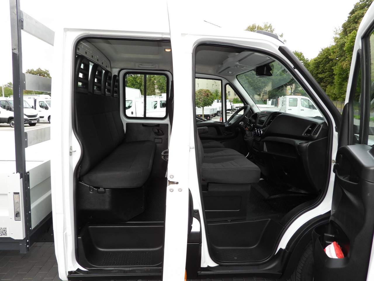 Διπλοκάμπινο ελαφρύ επαγγελματικό IVECO DAILY 35C17 STAKE BODY DOUBLE CABIN DOKA 7 SEATS CRUISE CONTROL TWIN WHEELS AIR CONDITIONING 170HP: φωτογραφία 37 Διπλοκάμπινο ελαφρύ επαγγελματικό IVECO DAILY 35C17 STAKE BODY DOUBLE CABIN DOKA 7 SEATS CRUISE CONTROL TWIN WHEELS AIR CONDITIONING 170HP: φωτογραφία 37
