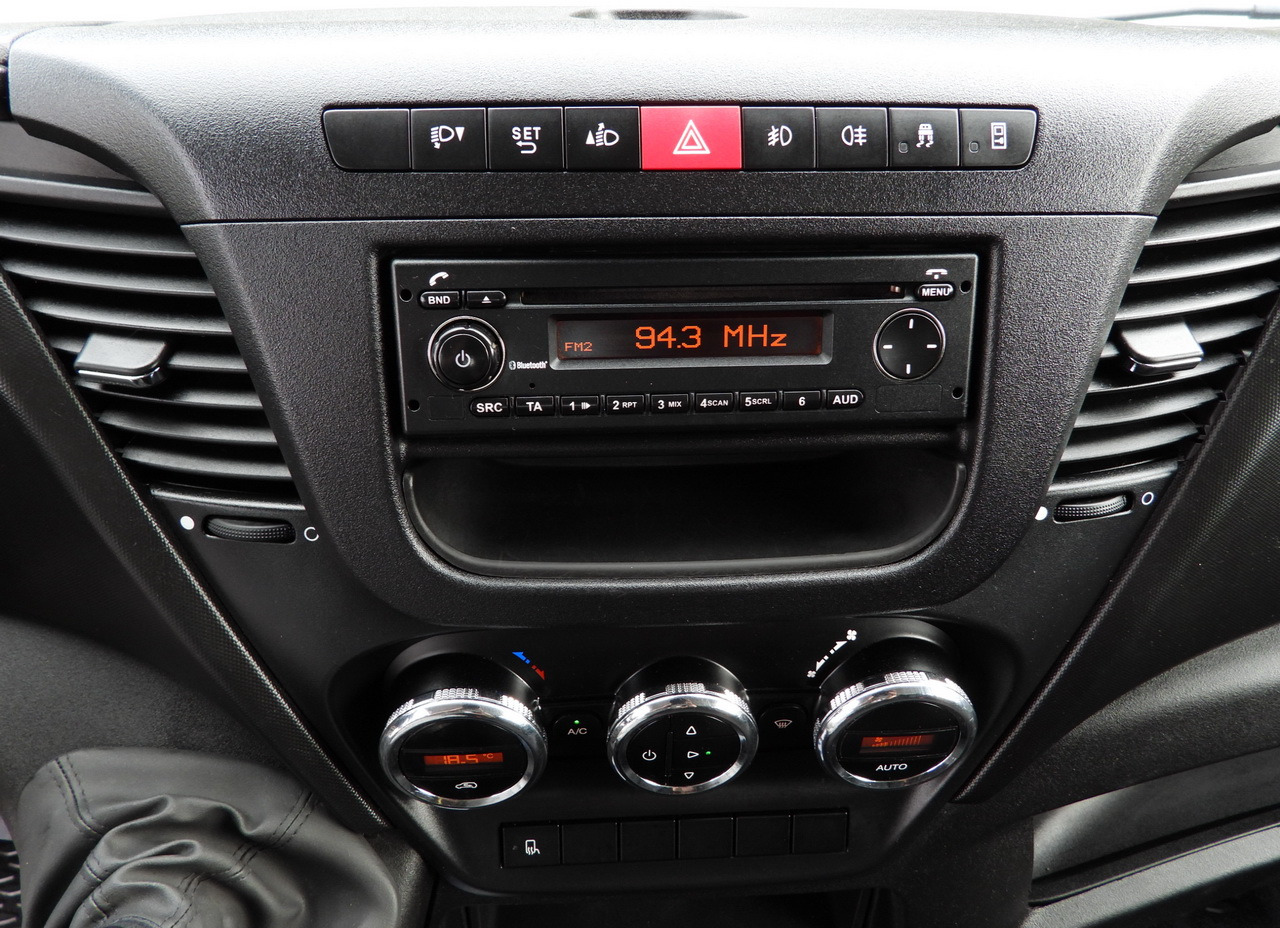 Διπλοκάμπινο ελαφρύ επαγγελματικό IVECO DAILY 35C17 STAKE BODY DOUBLE CABIN DOKA 7 SEATS CRUISE CONTROL TWIN WHEELS AIR CONDITIONING 170HP: φωτογραφία 32 Διπλοκάμπινο ελαφρύ επαγγελματικό IVECO DAILY 35C17 STAKE BODY DOUBLE CABIN DOKA 7 SEATS CRUISE CONTROL TWIN WHEELS AIR CONDITIONING 170HP: φωτογραφία 32