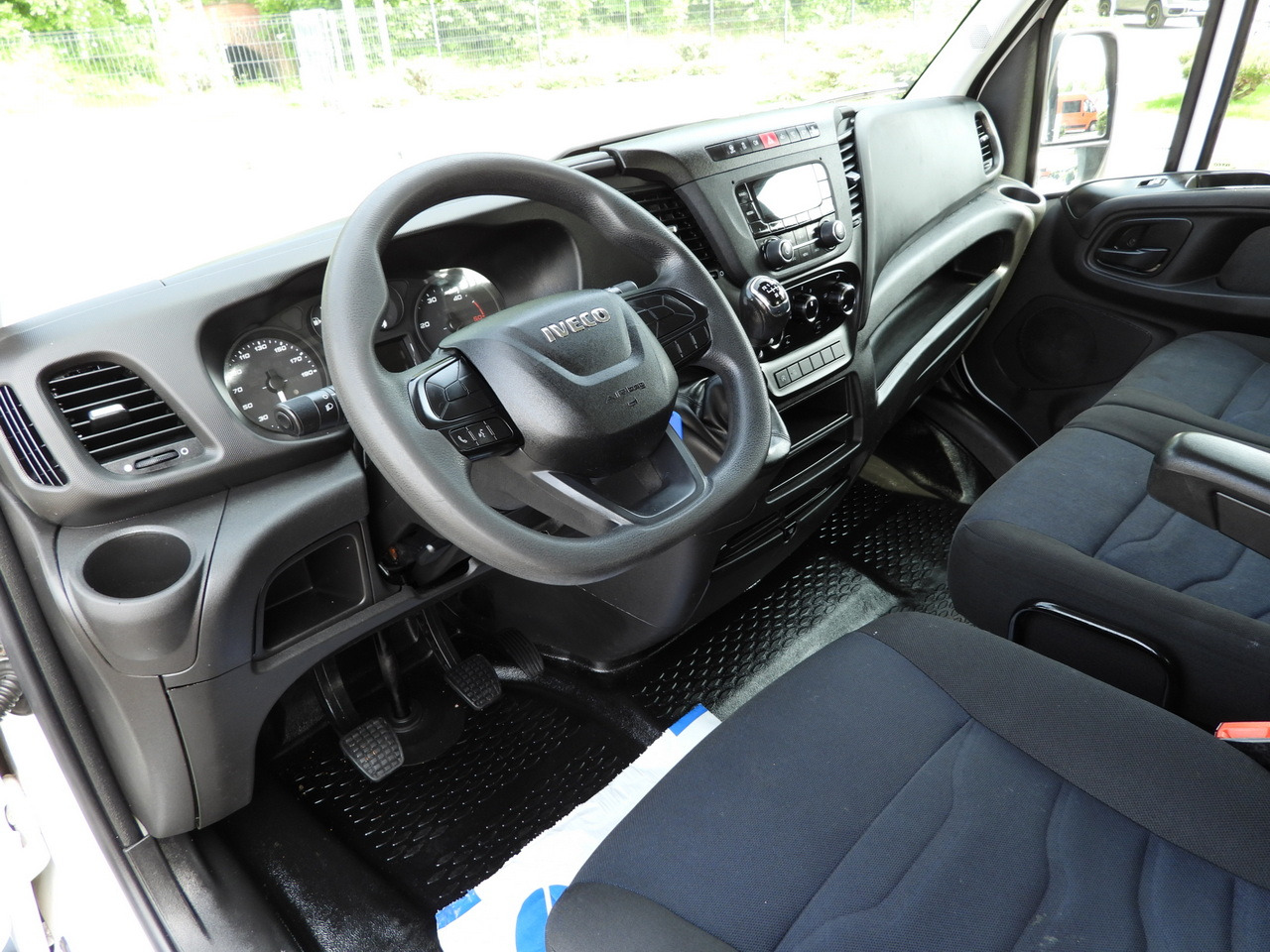 IVECO DAILY 35S12 STAKE BODY DOUBLE CABIN DOKA 7 SEATS AIR CONDITIONING 120HP - Μικρό φορτηγό με καρότσα: φωτογραφία 2 IVECO DAILY 35S12 STAKE BODY DOUBLE CABIN DOKA 7 SEATS AIR CONDITIONING 120HP - Μικρό φορτηγό με καρότσα: φωτογραφία 2