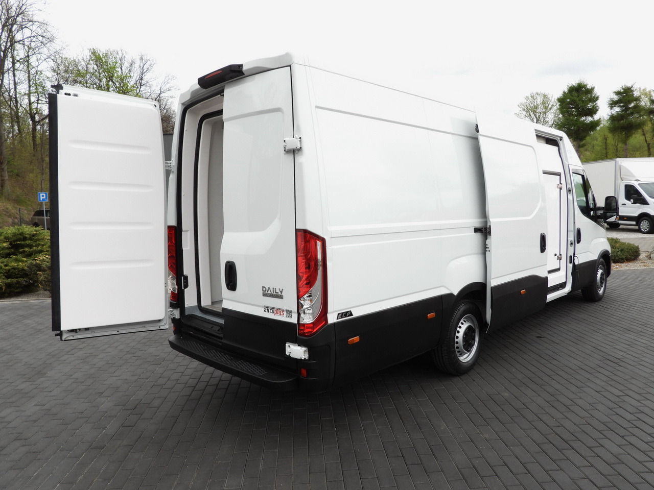IVECO DAILY 35S14 REFRIGERATOR VAN 0*C POWER SUPPLY 230V CRUISE CONTROL AUTOMATIC TRANSMISSION HI-MATIC AIR CONDITIONING 140HP - Επαγγελματικό αυτοκίνητο ψυγείο: φωτογραφία 3 IVECO DAILY 35S14 REFRIGERATOR VAN 0*C POWER SUPPLY 230V CRUISE CONTROL AUTOMATIC TRANSMISSION HI-MATIC AIR CONDITIONING 140HP - Επαγγελματικό αυτοκίνητο ψυγείο: φωτογραφία 3