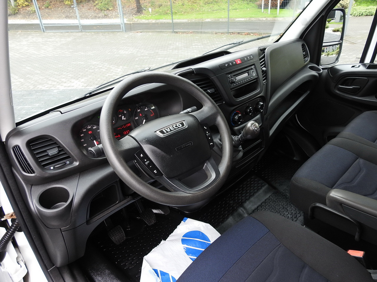 IVECO DAILY 35S15 STAKE BODY DOUBLE CABIN DOKA 7 SEATS AIR CONDITIONING 150HP - Διπλοκάμπινο ελαφρύ επαγγελματικό: φωτογραφία 2 IVECO DAILY 35S15 STAKE BODY DOUBLE CABIN DOKA 7 SEATS AIR CONDITIONING 150HP - Διπλοκάμπινο ελαφρύ επαγγελματικό: φωτογραφία 2