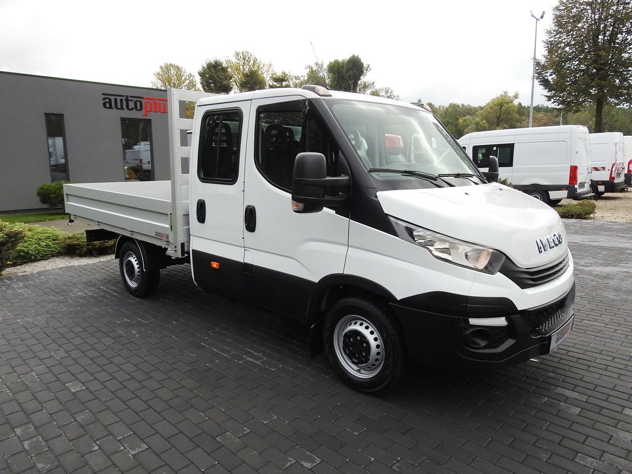 IVECO DAILY 35S15 STAKE BODY DOUBLE CABIN DOKA 7 SEATS AIR CONDITIONING 150HP - Διπλοκάμπινο ελαφρύ επαγγελματικό: φωτογραφία 4 IVECO DAILY 35S15 STAKE BODY DOUBLE CABIN DOKA 7 SEATS AIR CONDITIONING 150HP - Διπλοκάμπινο ελαφρύ επαγγελματικό: φωτογραφία 4