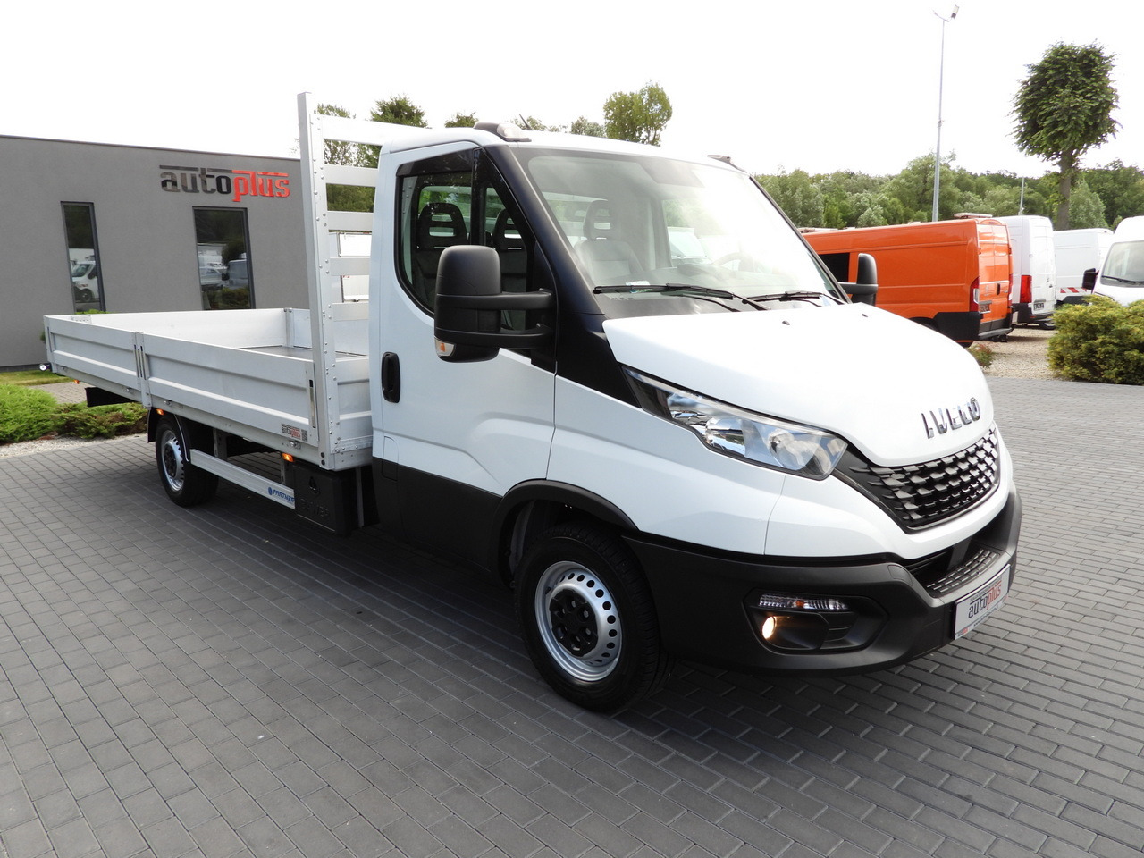 IVECO DAILY 35S16 STAKE BODY 10 PALLETS CRUISE CONTROL AIR CONDITIONING 160HP - Μικρό φορτηγό με καρότσα: φωτογραφία 4 IVECO DAILY 35S16 STAKE BODY 10 PALLETS CRUISE CONTROL AIR CONDITIONING 160HP - Μικρό φορτηγό με καρότσα: φωτογραφία 4