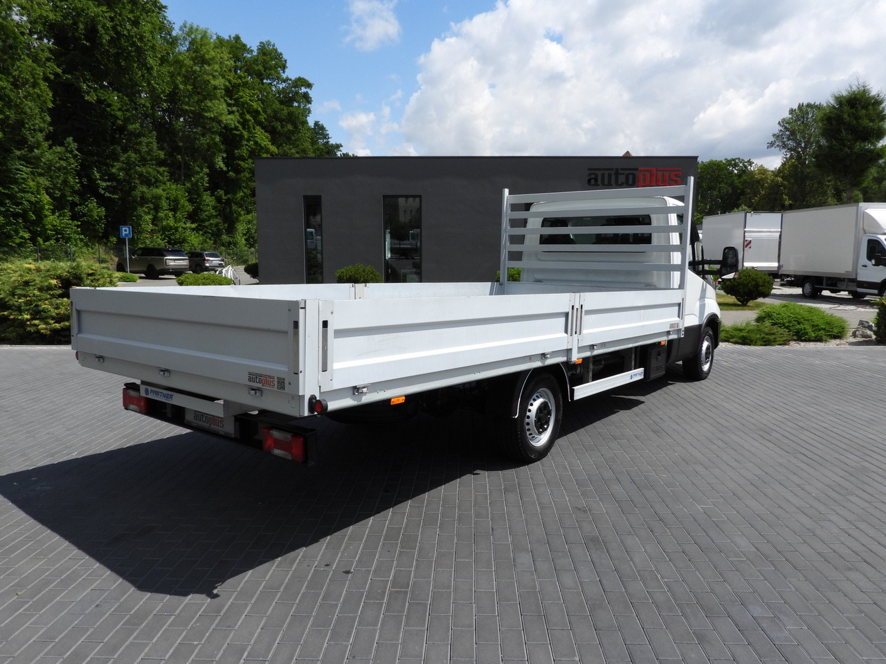 IVECO DAILY 35S16 STAKE BODY 10 PALLETS CRUISE CONTROL AIR CONDITIONING 160HP - Μικρό φορτηγό με καρότσα: φωτογραφία 3 IVECO DAILY 35S16 STAKE BODY 10 PALLETS CRUISE CONTROL AIR CONDITIONING 160HP - Μικρό φορτηγό με καρότσα: φωτογραφία 3