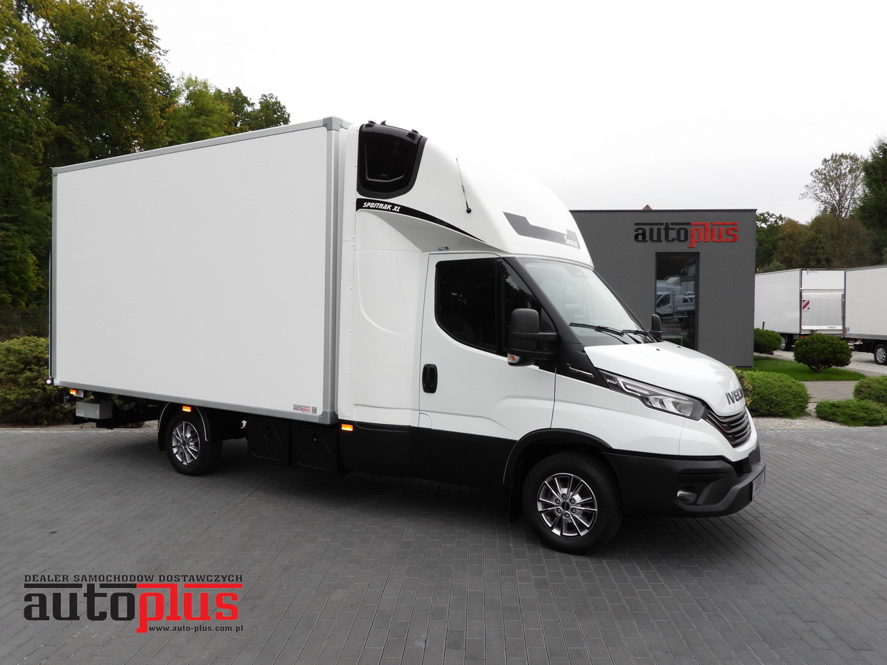 IVECO DAILY 35S18 BOX HI-MATIC LIFT 8 PALLETS CRUISE CONTROL NAVIGATION LED LIGHTS PNEUMATICS AUTOMATIC TRANSMISSION HI-MATIC AIR CONDITIONING 180HP - Επαγγελματικό αυτοκίνητο κόφα: φωτογραφία 1 IVECO DAILY 35S18 BOX HI-MATIC LIFT 8 PALLETS CRUISE CONTROL NAVIGATION LED LIGHTS PNEUMATICS AUTOMATIC TRANSMISSION HI-MATIC AIR CONDITIONING 180HP - Επαγγελματικό αυτοκίνητο κόφα: φωτογραφία 1
