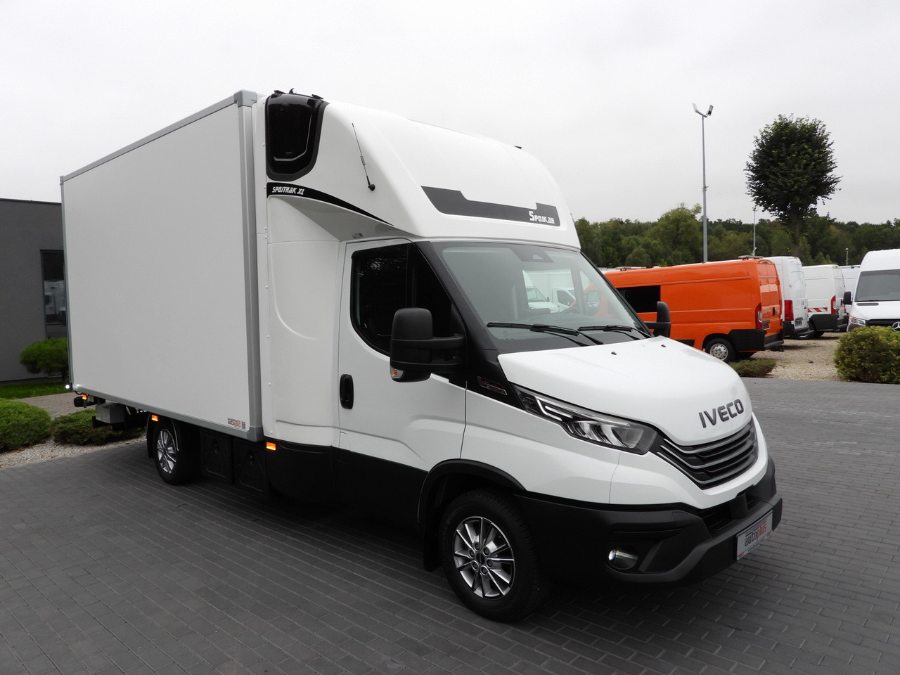 IVECO DAILY 35S18 BOX HI-MATIC LIFT 8 PALLETS CRUISE CONTROL NAVIGATION LED LIGHTS PNEUMATICS AUTOMATIC TRANSMISSION HI-MATIC AIR CONDITIONING 180HP - Επαγγελματικό αυτοκίνητο κόφα: φωτογραφία 4 IVECO DAILY 35S18 BOX HI-MATIC LIFT 8 PALLETS CRUISE CONTROL NAVIGATION LED LIGHTS PNEUMATICS AUTOMATIC TRANSMISSION HI-MATIC AIR CONDITIONING 180HP - Επαγγελματικό αυτοκίνητο κόφα: φωτογραφία 4