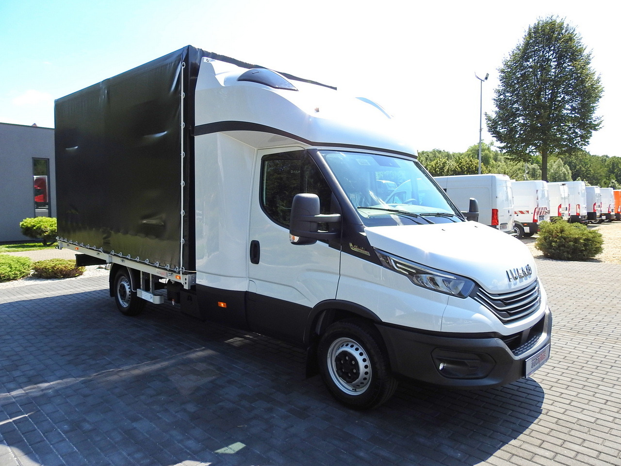 IVECO DAILY 35S18 NEW TARPAULIN 8 PALLETS CRUISE CONTROL NAVIGATION LED LIGHTS AUTOMATIC TRANSMISSION HI-MATIC MANUFACTURERS WARRANTY 180HP - Επαγγελματικό αυτοκίνητο με μουσαμά: φωτογραφία 4 IVECO DAILY 35S18 NEW TARPAULIN 8 PALLETS CRUISE CONTROL NAVIGATION LED LIGHTS AUTOMATIC TRANSMISSION HI-MATIC MANUFACTURERS WARRANTY 180HP - Επαγγελματικό αυτοκίνητο με μουσαμά: φωτογραφία 4