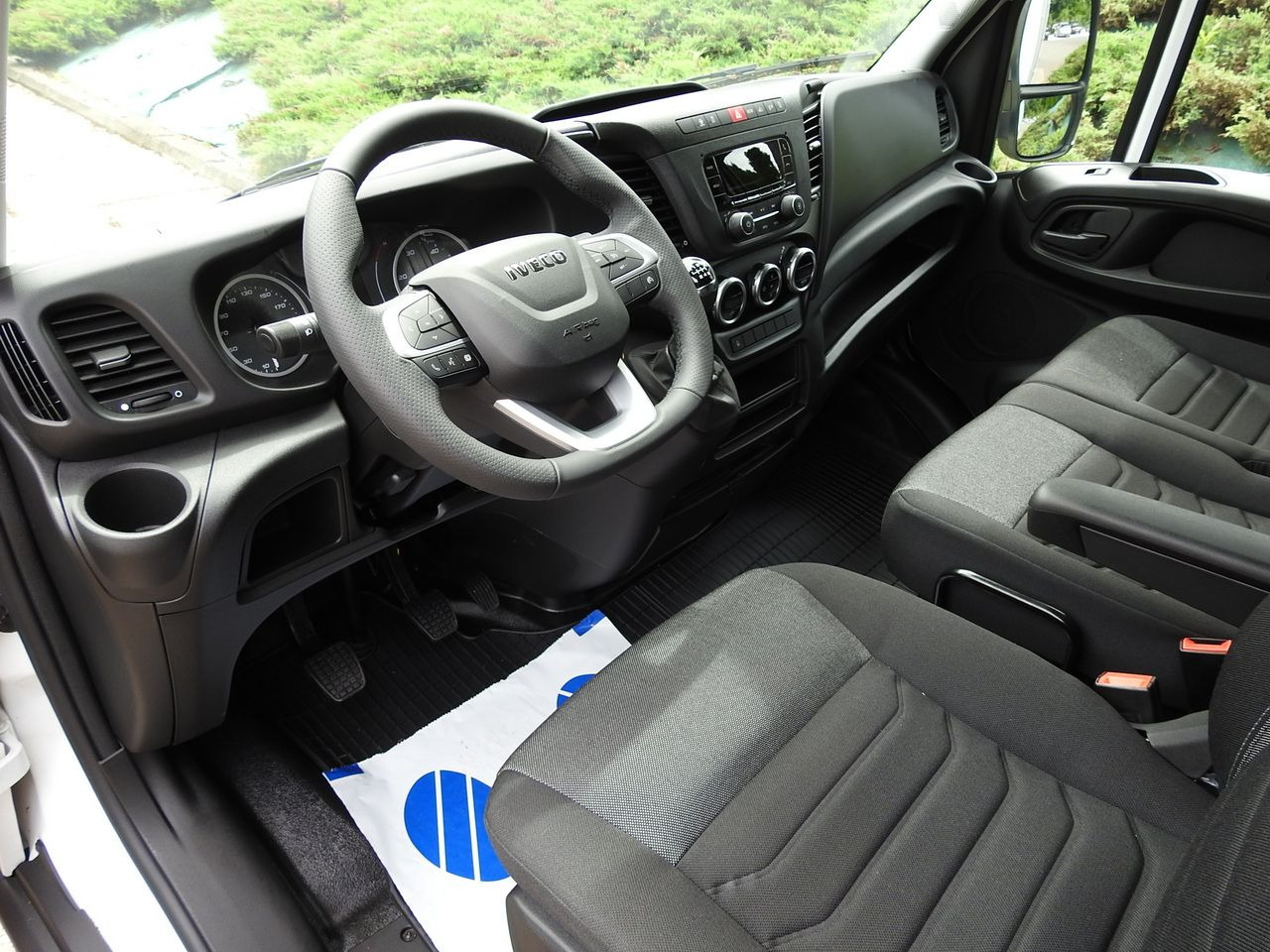 IVECO DAILY 35S18 NEW TARPAULIN WEBASTO CRUISE CONTROL AIR CONDITIONING 180HP - Επαγγελματικό αυτοκίνητο με μουσαμά: φωτογραφία 2 IVECO DAILY 35S18 NEW TARPAULIN WEBASTO CRUISE CONTROL AIR CONDITIONING 180HP - Επαγγελματικό αυτοκίνητο με μουσαμά: φωτογραφία 2