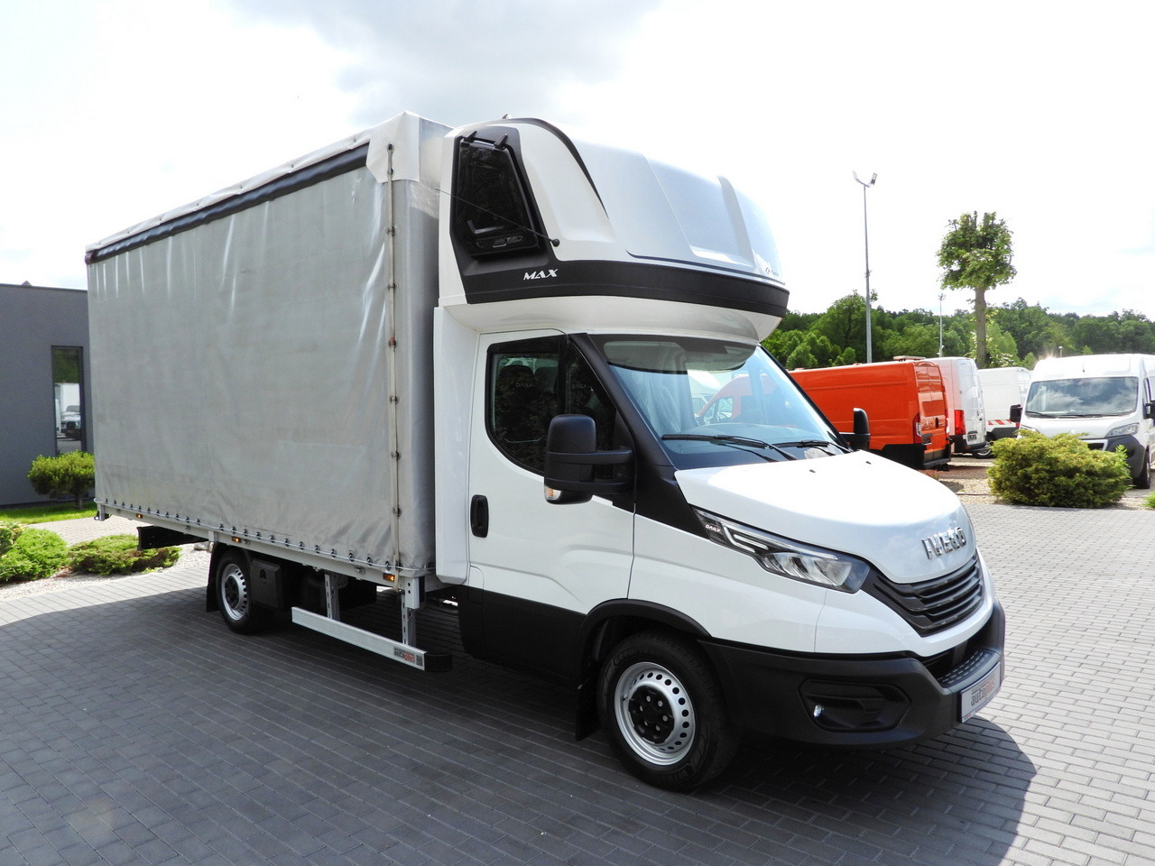 IVECO DAILY 35S18 TARPAULIN 10 PALLETS CRUISE CONTROL LED LIGHTS AIR CONDITIONING 180HP - Επαγγελματικό αυτοκίνητο με μουσαμά: φωτογραφία 4 IVECO DAILY 35S18 TARPAULIN 10 PALLETS CRUISE CONTROL LED LIGHTS AIR CONDITIONING 180HP - Επαγγελματικό αυτοκίνητο με μουσαμά: φωτογραφία 4