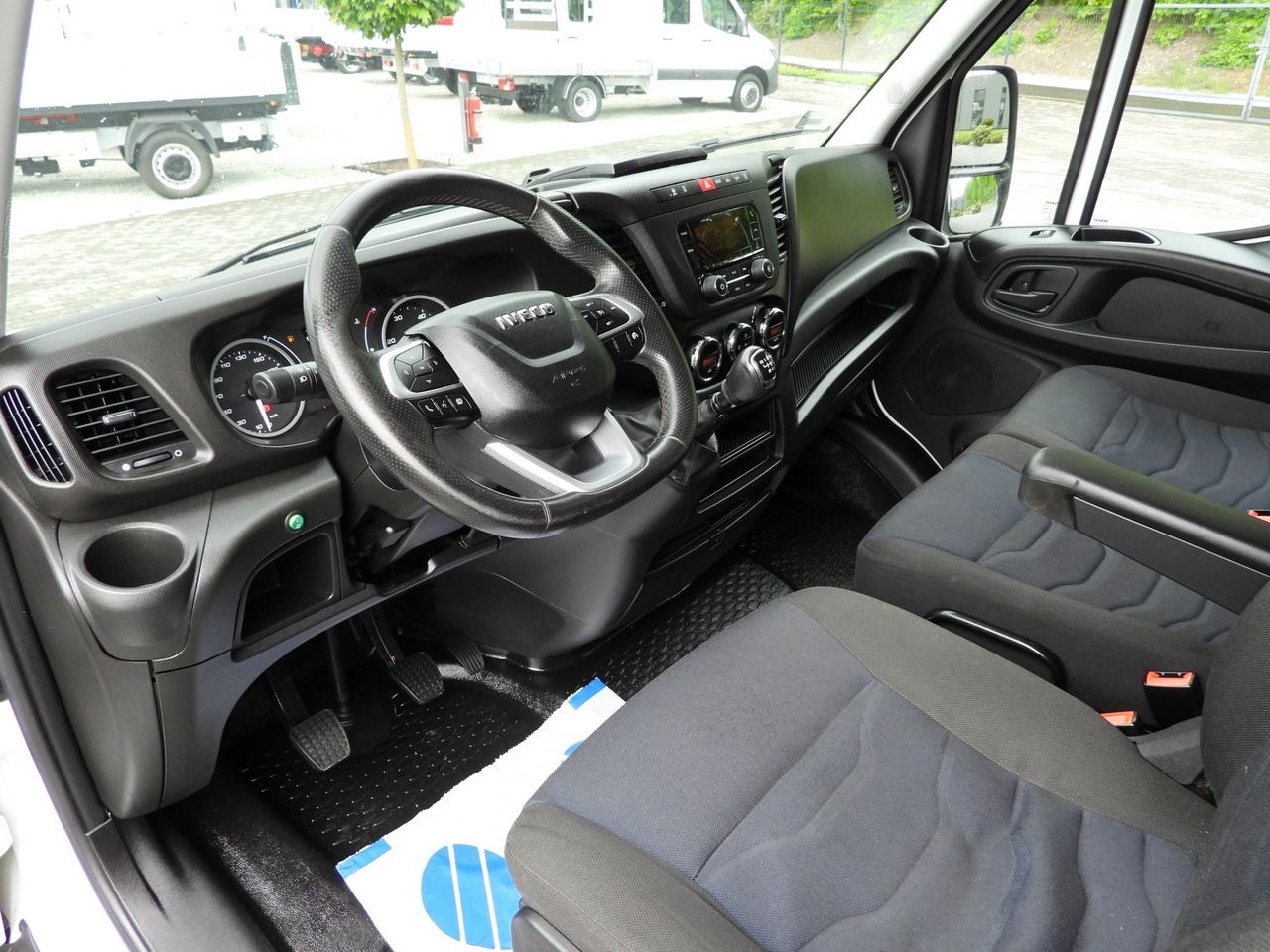 IVECO DAILY 35S18 TARPAULIN 10 PALLETS WEBASTO CRUISE CONTROL AIR CONDITIONING 180HP - Επαγγελματικό αυτοκίνητο με μουσαμά: φωτογραφία 2 IVECO DAILY 35S18 TARPAULIN 10 PALLETS WEBASTO CRUISE CONTROL AIR CONDITIONING 180HP - Επαγγελματικό αυτοκίνητο με μουσαμά: φωτογραφία 2