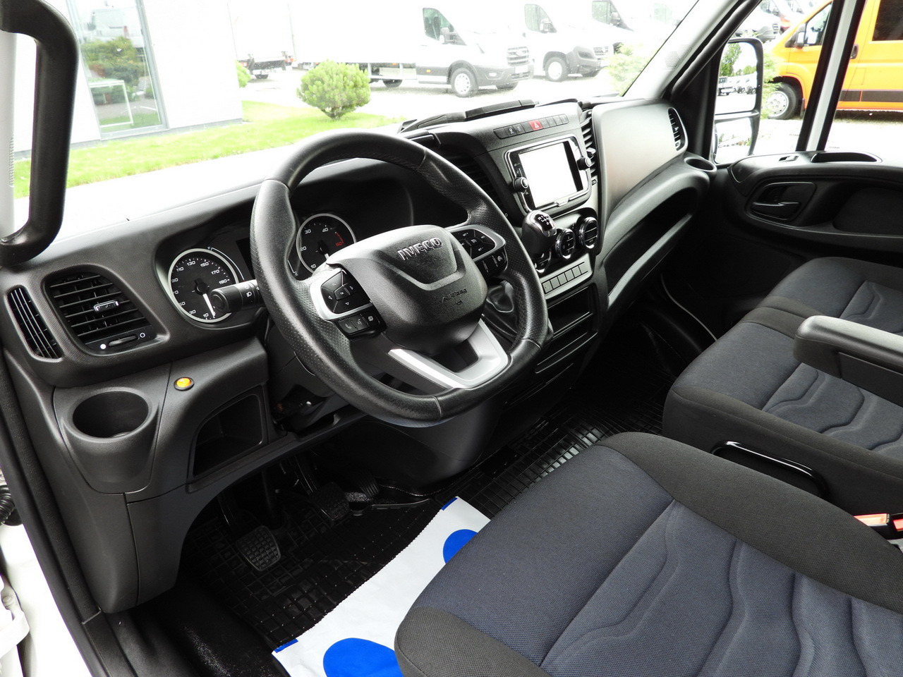 IVECO DAILY 35S18 TARPAULIN 10 PALLETS WEBASTO CRUISE CONTROL NAVIGATION LED LIGHTS AIR CONDITIONING 180HP - Επαγγελματικό αυτοκίνητο με μουσαμά: φωτογραφία 2 IVECO DAILY 35S18 TARPAULIN 10 PALLETS WEBASTO CRUISE CONTROL NAVIGATION LED LIGHTS AIR CONDITIONING 180HP - Επαγγελματικό αυτοκίνητο με μουσαμά: φωτογραφία 2
