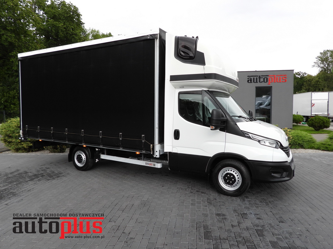 IVECO DAILY 35S18 TARPAULIN 10 PALLETS WEBASTO CRUISE CONTROL NAVIGATION LED LIGHTS AIR CONDITIONING 180HP - Επαγγελματικό αυτοκίνητο με μουσαμά: φωτογραφία 1 IVECO DAILY 35S18 TARPAULIN 10 PALLETS WEBASTO CRUISE CONTROL NAVIGATION LED LIGHTS AIR CONDITIONING 180HP - Επαγγελματικό αυτοκίνητο με μουσαμά: φωτογραφία 1