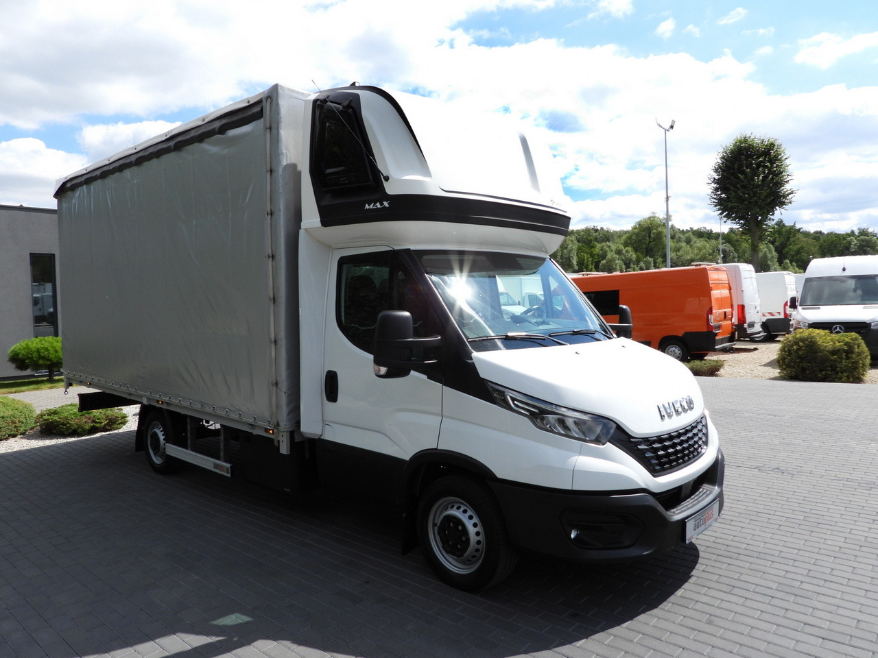 IVECO DAILY 35S18 TARPAULIN 10 PALLETS WEBASTO CRUISE CONTROL NAVIGATION LED LIGHTS AIR CONDITIONING 180HP - Επαγγελματικό αυτοκίνητο με μουσαμά: φωτογραφία 4 IVECO DAILY 35S18 TARPAULIN 10 PALLETS WEBASTO CRUISE CONTROL NAVIGATION LED LIGHTS AIR CONDITIONING 180HP - Επαγγελματικό αυτοκίνητο με μουσαμά: φωτογραφία 4