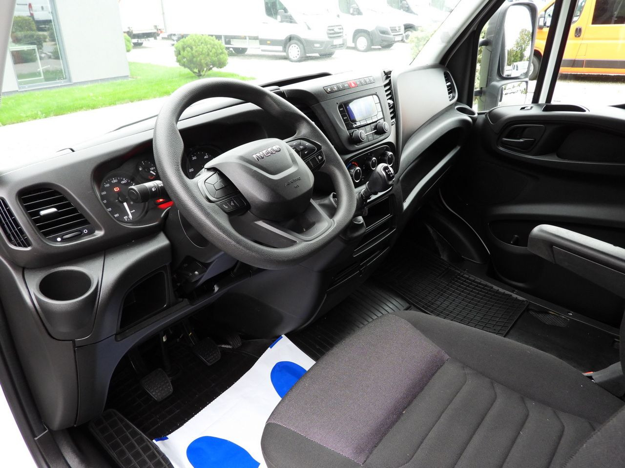 IVECO DAILY 35S18 TARPAULIN 10 PALLETS WEBASTO CRUISE CONTROL PNEUMATICS AIR CONDITIONING 180HP - Επαγγελματικό αυτοκίνητο με μουσαμά: φωτογραφία 2 IVECO DAILY 35S18 TARPAULIN 10 PALLETS WEBASTO CRUISE CONTROL PNEUMATICS AIR CONDITIONING 180HP - Επαγγελματικό αυτοκίνητο με μουσαμά: φωτογραφία 2