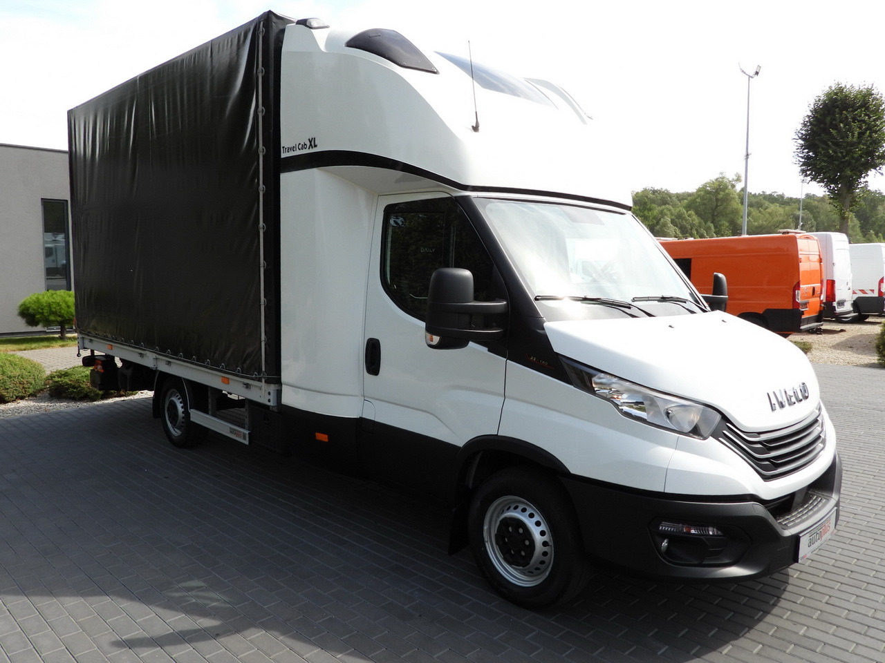 IVECO DAILY 35S18 TARPAULIN LIFT 8 PALLETS CRUISE CONTROL AIR CONDITIONING 180HP - Επαγγελματικό αυτοκίνητο με μουσαμά: φωτογραφία 4 IVECO DAILY 35S18 TARPAULIN LIFT 8 PALLETS CRUISE CONTROL AIR CONDITIONING 180HP - Επαγγελματικό αυτοκίνητο με μουσαμά: φωτογραφία 4