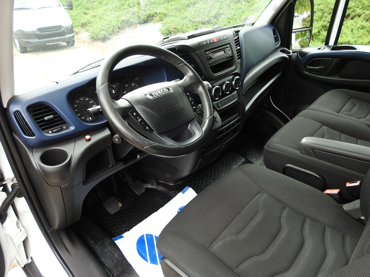 IVECO DAILY 35S18 TARPAULIN LIFT 8 PALLETS CRUISE CONTROL AIR CONDITIONING 180HP - Επαγγελματικό αυτοκίνητο με μουσαμά: φωτογραφία 2 IVECO DAILY 35S18 TARPAULIN LIFT 8 PALLETS CRUISE CONTROL AIR CONDITIONING 180HP - Επαγγελματικό αυτοκίνητο με μουσαμά: φωτογραφία 2