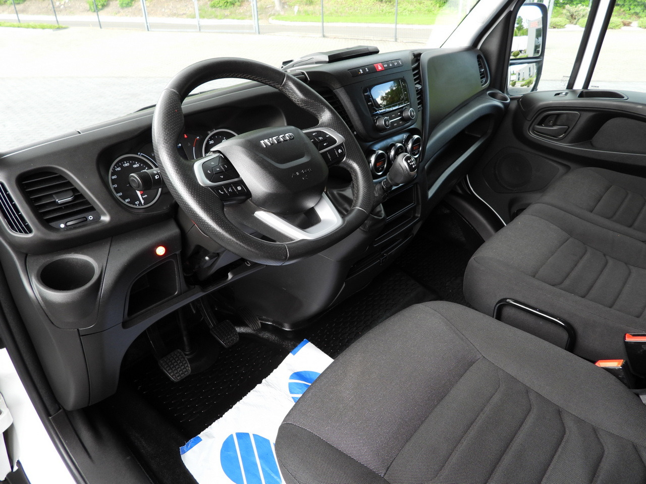 IVECO DAILY 35S18 TARPAULIN LIFT 8 PALLETS WEBASTO CRUISE CONTROL AIR CONDITIONING 180HP - Επαγγελματικό αυτοκίνητο με μουσαμά: φωτογραφία 2 IVECO DAILY 35S18 TARPAULIN LIFT 8 PALLETS WEBASTO CRUISE CONTROL AIR CONDITIONING 180HP - Επαγγελματικό αυτοκίνητο με μουσαμά: φωτογραφία 2