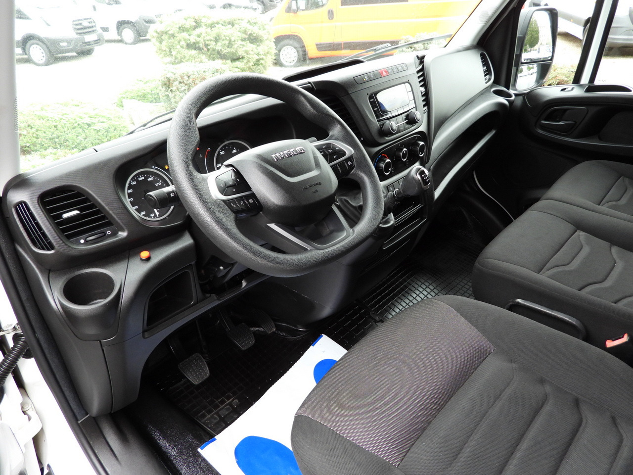 IVECO DAILY 35S18 TARPAULIN LIFT 8 PALLETS WEBASTO CRUISE CONTROL LED LIGHTS AIR CONDITIONING 180HP - Επαγγελματικό αυτοκίνητο με μουσαμά: φωτογραφία 2 IVECO DAILY 35S18 TARPAULIN LIFT 8 PALLETS WEBASTO CRUISE CONTROL LED LIGHTS AIR CONDITIONING 180HP - Επαγγελματικό αυτοκίνητο με μουσαμά: φωτογραφία 2