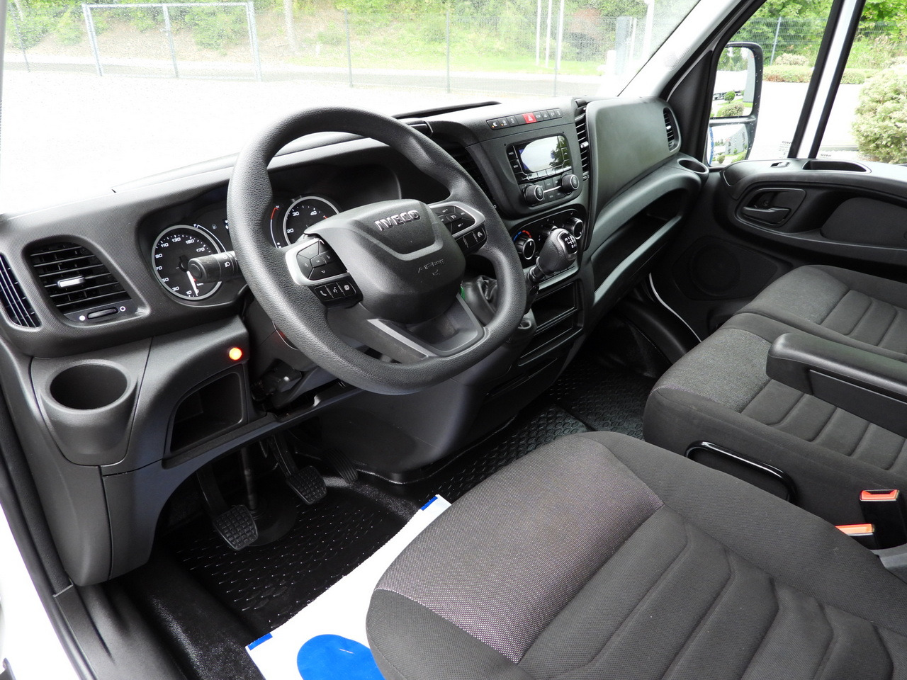 IVECO DAILY 35S18 TARPAULIN LIFT 8 PALLETS WEBASTO CRUISE CONTROL LED LIGHTS AIR CONDITIONING 180HP - Επαγγελματικό αυτοκίνητο με μουσαμά: φωτογραφία 2 IVECO DAILY 35S18 TARPAULIN LIFT 8 PALLETS WEBASTO CRUISE CONTROL LED LIGHTS AIR CONDITIONING 180HP - Επαγγελματικό αυτοκίνητο με μουσαμά: φωτογραφία 2