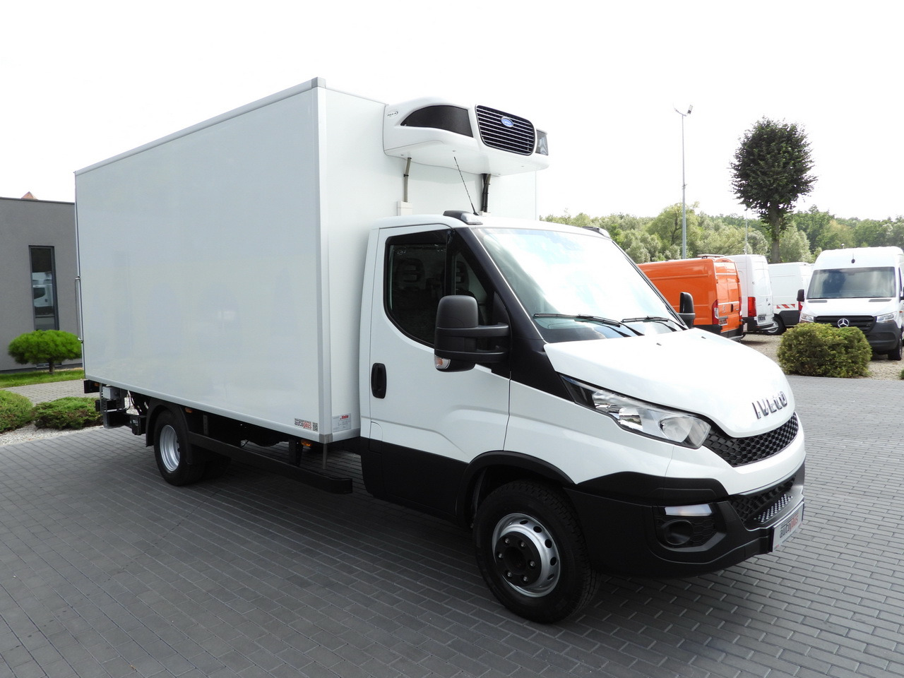 IVECO DAILY 70C17 REFRIGERATOR 1*C LIFT 10 PALLETS POWER SUPPLY 230V CRUISE CONTROL AIR CONDITIONING PNEUMATICS AUTOMATIC TRANSMISSION HI-MATIC TWIN WHEELS 170HP - Φορτηγό ψυγείο: φωτογραφία 4 IVECO DAILY 70C17 REFRIGERATOR 1*C LIFT 10 PALLETS POWER SUPPLY 230V CRUISE CONTROL AIR CONDITIONING PNEUMATICS AUTOMATIC TRANSMISSION HI-MATIC TWIN WHEELS 170HP - Φορτηγό ψυγείο: φωτογραφία 4