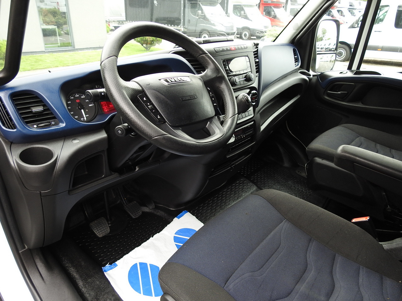 IVECO DAILY 70C18 TARPAULIN LIFT 12 PALLETS WEBASTO CRUISE CONTROL TWIN WHEELS AIR CONDITIONING 180HP - Επαγγελματικό αυτοκίνητο με μουσαμά: φωτογραφία 2 IVECO DAILY 70C18 TARPAULIN LIFT 12 PALLETS WEBASTO CRUISE CONTROL TWIN WHEELS AIR CONDITIONING 180HP - Επαγγελματικό αυτοκίνητο με μουσαμά: φωτογραφία 2