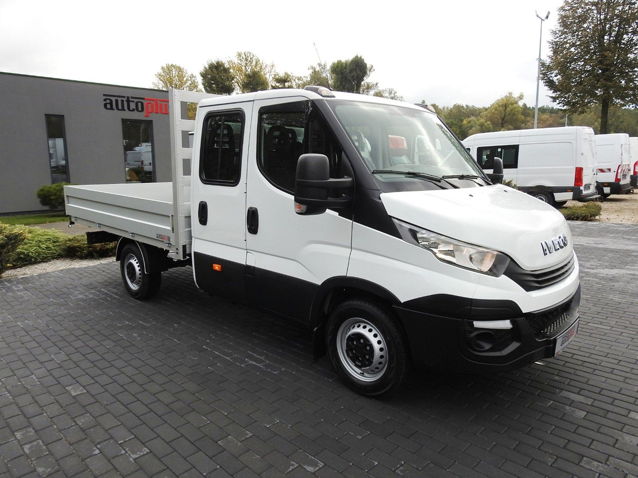 Iveco DAILY 35S15 PRITSCHE DOPPELKABINE DOKA 7 SITZE - Μικρό φορτηγό με καρότσα, Διπλοκάμπινο ελαφρύ επαγγελματικό: φωτογραφία 4 Iveco DAILY 35S15 PRITSCHE DOPPELKABINE DOKA 7 SITZE - Μικρό φορτηγό με καρότσα, Διπλοκάμπινο ελαφρύ επαγγελματικό: φωτογραφία 4