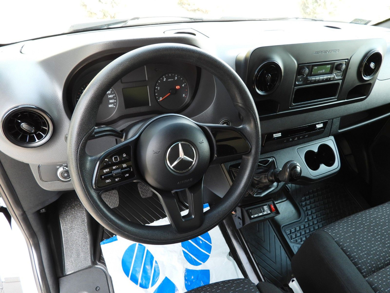 Mercedes-Benz SPRINTER 316 KÜHLKOFFER 0*C AUFZUG 8 PALETTEN - Επαγγελματικό αυτοκίνητο ψυγείο: φωτογραφία 2 Mercedes-Benz SPRINTER 316 KÜHLKOFFER 0*C AUFZUG 8 PALETTEN - Επαγγελματικό αυτοκίνητο ψυγείο: φωτογραφία 2
