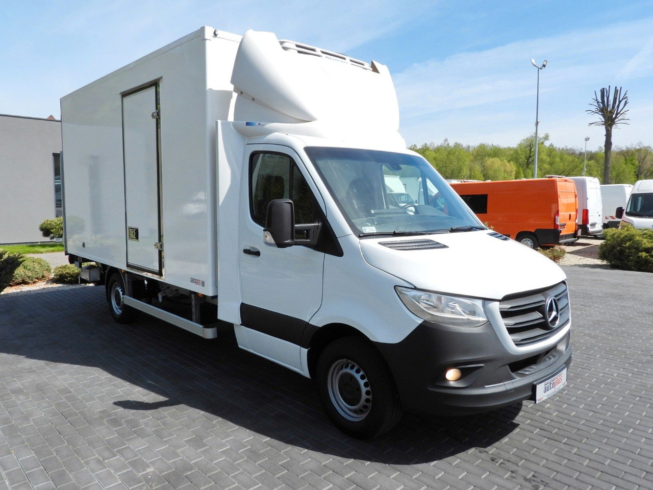 Mercedes-Benz SPRINTER 316 KÜHLKOFFER 0*C AUFZUG 8 PALETTEN - Επαγγελματικό αυτοκίνητο ψυγείο: φωτογραφία 4 Mercedes-Benz SPRINTER 316 KÜHLKOFFER 0*C AUFZUG 8 PALETTEN - Επαγγελματικό αυτοκίνητο ψυγείο: φωτογραφία 4