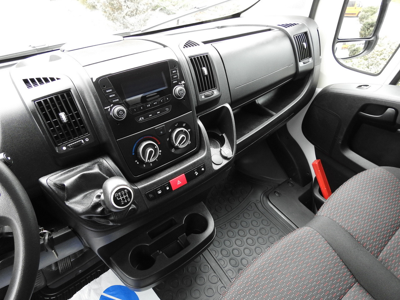 Επαγγελματικό αυτοκίνητο κόφα PEUGEOT BOXER BOX LIFT 8 PALLETS CRUISE CONTROL AIR CONDITIONING  140HP: φωτογραφία 29