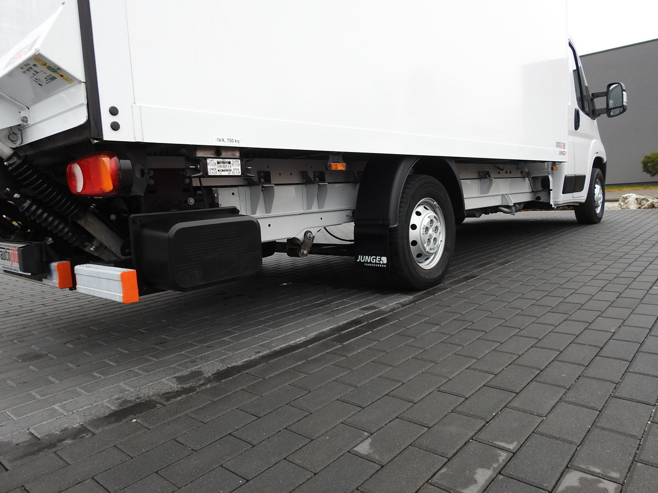 Επαγγελματικό αυτοκίνητο κόφα PEUGEOT BOXER BOX LIFT 8 PALLETS CRUISE CONTROL AIR CONDITIONING  140HP: φωτογραφία 16