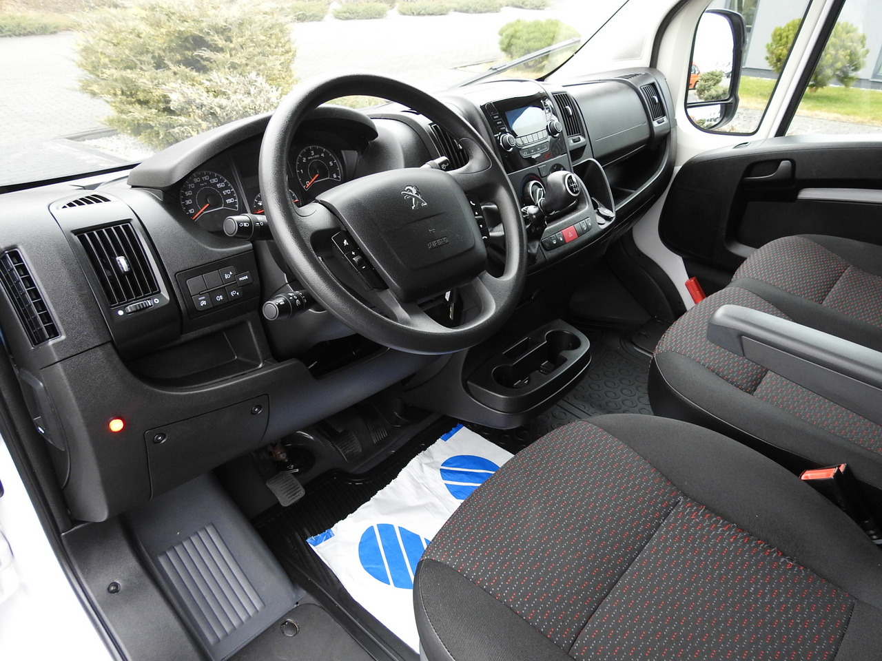 PEUGEOT BOXER BOX LIFT 8 PALLETS CRUISE CONTROL AIR CONDITIONING 140HP - Επαγγελματικό αυτοκίνητο κόφα: φωτογραφία 2 PEUGEOT BOXER BOX LIFT 8 PALLETS CRUISE CONTROL AIR CONDITIONING 140HP - Επαγγελματικό αυτοκίνητο κόφα: φωτογραφία 2