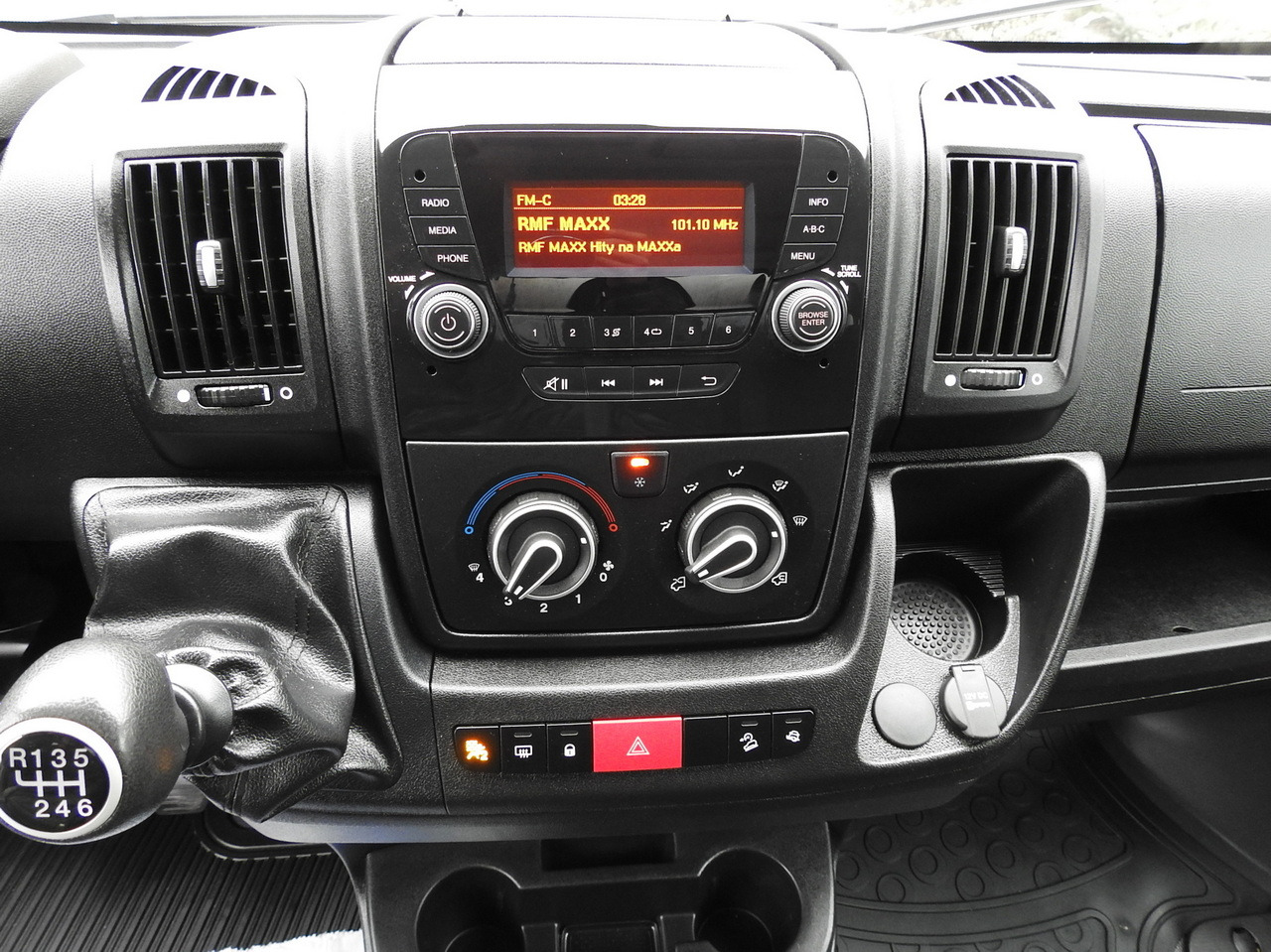 Επαγγελματικό αυτοκίνητο κόφα PEUGEOT BOXER BOX LIFT 8 PALLETS CRUISE CONTROL AIR CONDITIONING  140HP: φωτογραφία 31
