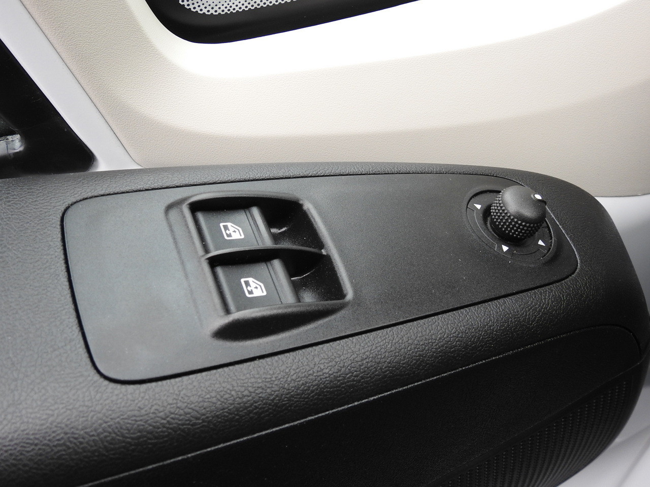 Επαγγελματικό αυτοκίνητο κόφα PEUGEOT BOXER BOX LIFT 8 PALLETS CRUISE CONTROL AIR CONDITIONING  140HP: φωτογραφία 25
