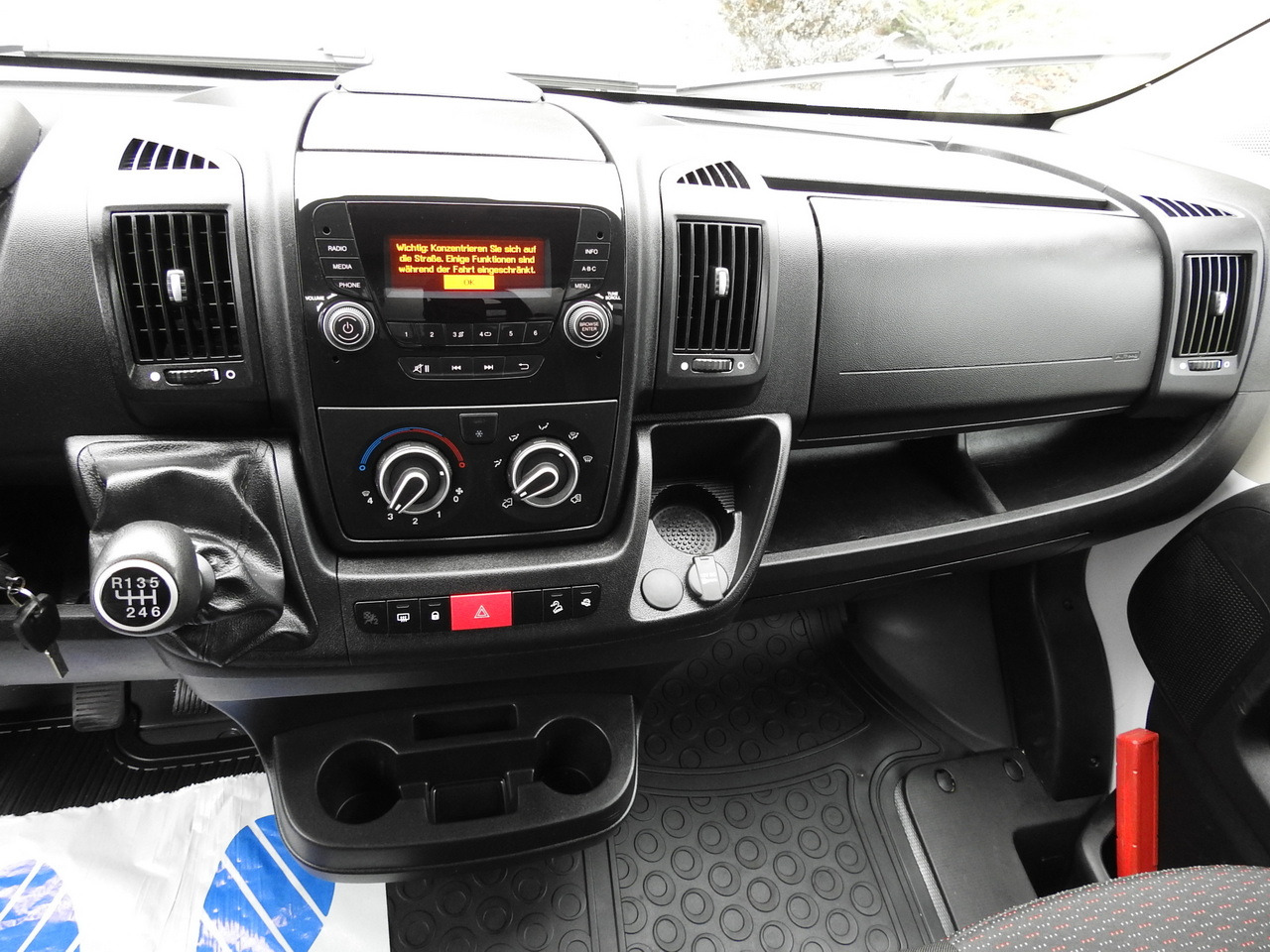 Επαγγελματικό αυτοκίνητο κόφα PEUGEOT BOXER BOX LIFT 8 PALLETS CRUISE CONTROL AIR CONDITIONING  140HP: φωτογραφία 30