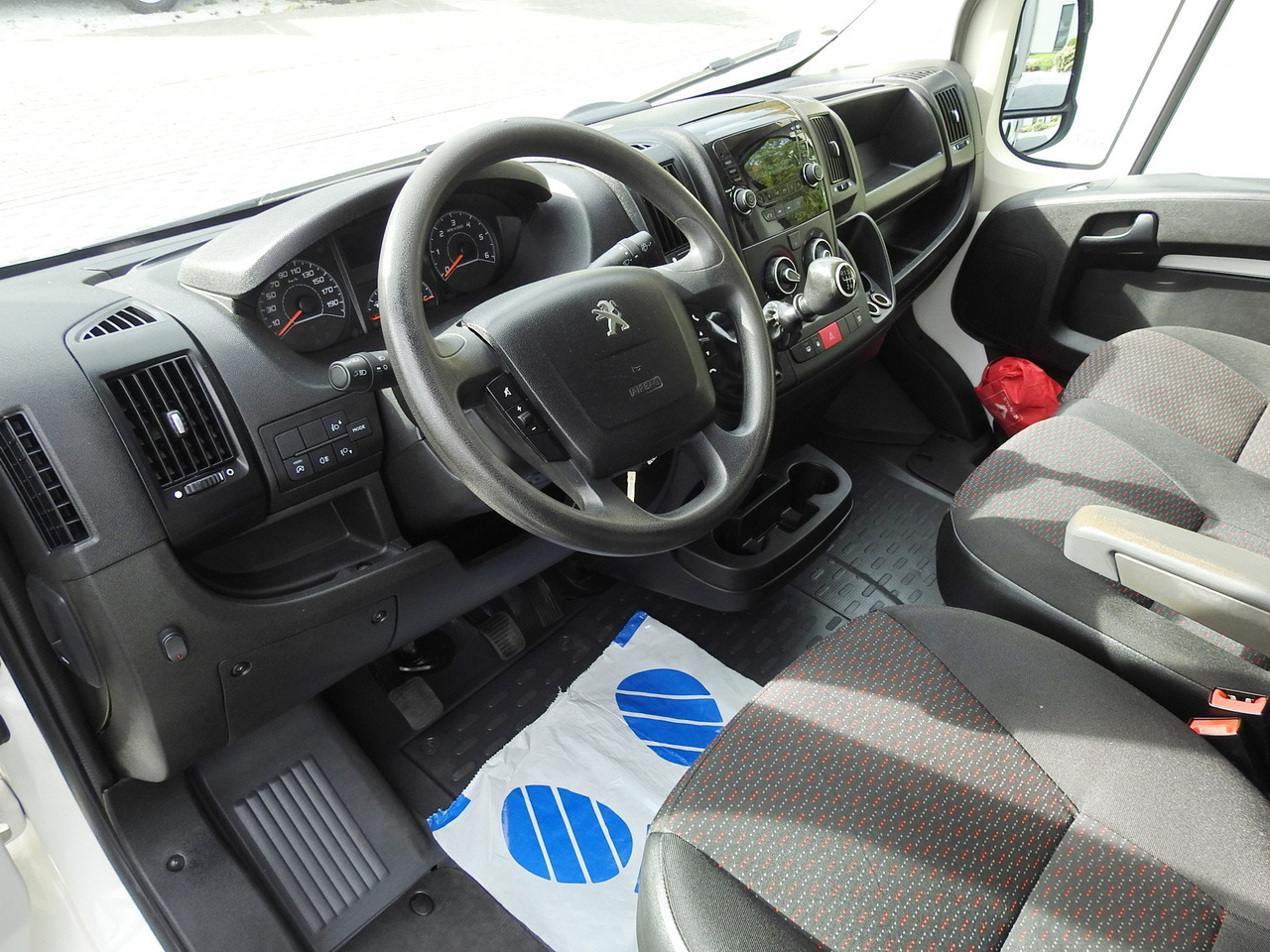 PEUGEOT BOXER STAKE BODY DOUBLE CABIN DOKA 7 SEATS AIR CONDITIONING 140HP - Μικρό φορτηγό με καρότσα: φωτογραφία 2 PEUGEOT BOXER STAKE BODY DOUBLE CABIN DOKA 7 SEATS AIR CONDITIONING 140HP - Μικρό φορτηγό με καρότσα: φωτογραφία 2