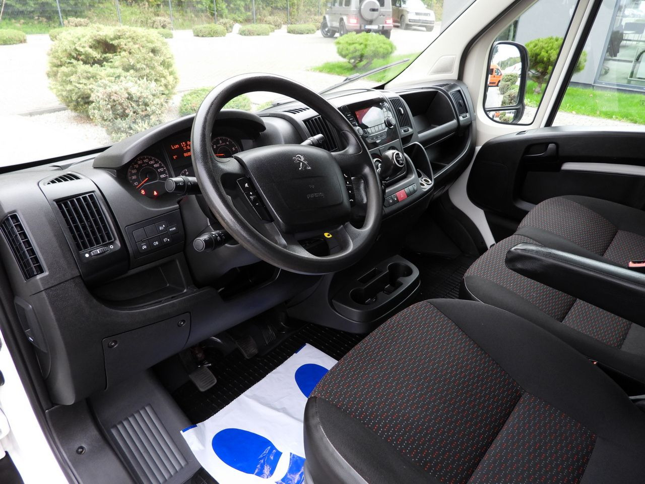 PEUGEOT BOXER STAKE BODY DOUBLE CABIN DOKA 7 SEATS CRUISE CONTROL AIR CONDITIONING 140HP - Μικρό φορτηγό με καρότσα: φωτογραφία 3 PEUGEOT BOXER STAKE BODY DOUBLE CABIN DOKA 7 SEATS CRUISE CONTROL AIR CONDITIONING 140HP - Μικρό φορτηγό με καρότσα: φωτογραφία 3